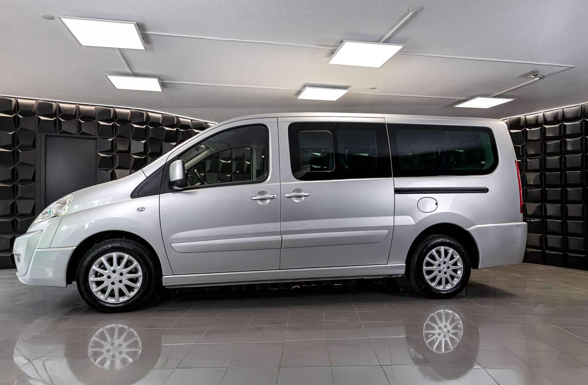 PEUGEOT Expert Tepee 2.0 HDi A Allure L2-image-1