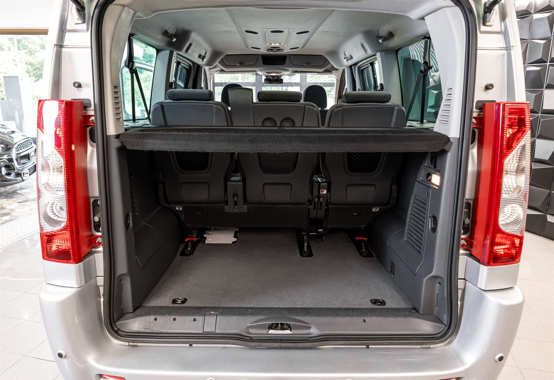 PEUGEOT Expert Tepee 2.0 HDi A Allure L2-image-20