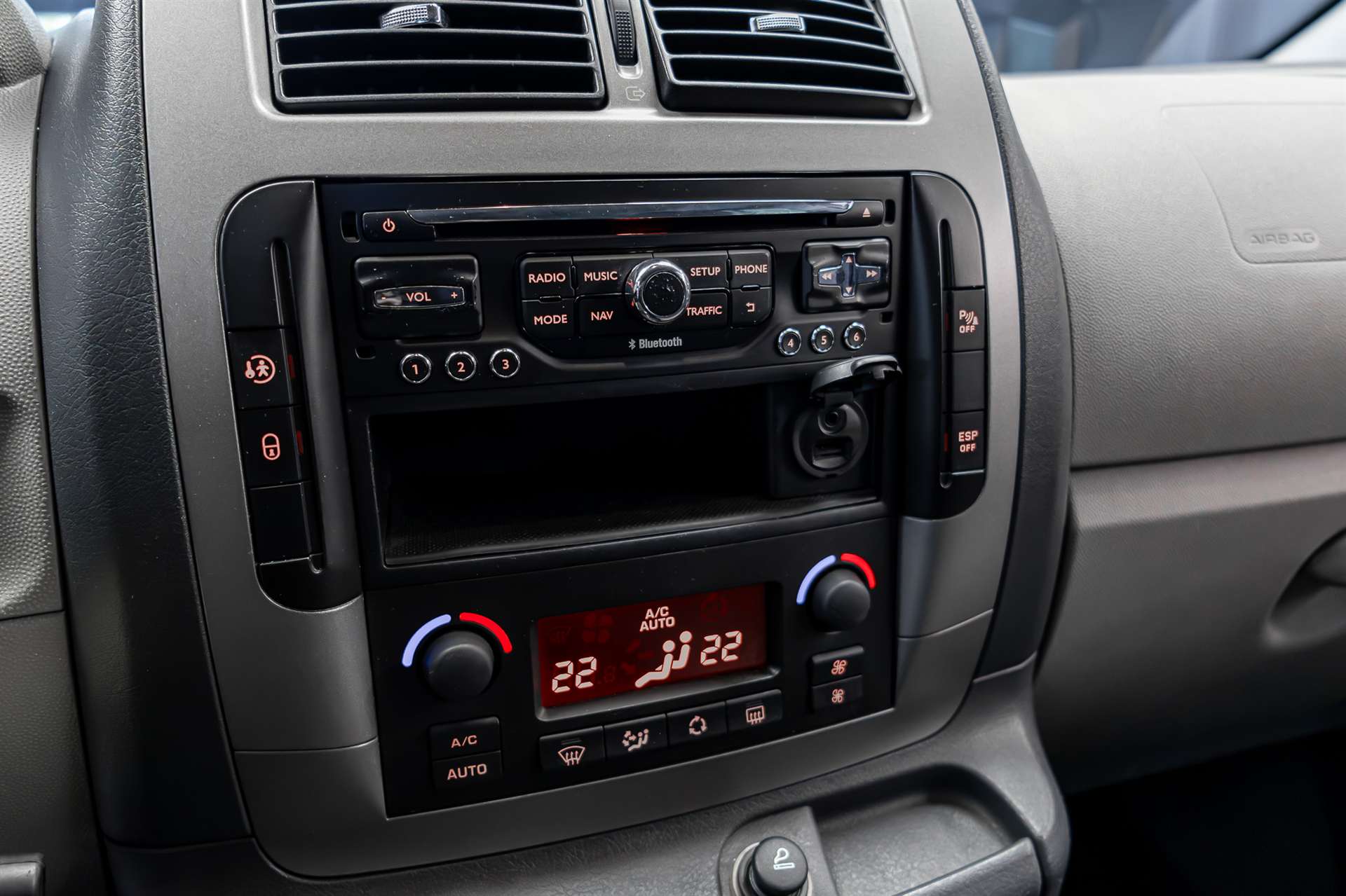 PEUGEOT Expert Tepee 2.0 HDi A Allure L2-image-14