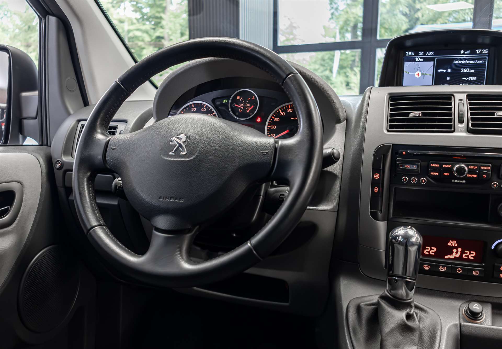PEUGEOT Expert Tepee 2.0 HDi A Allure L2-image-7