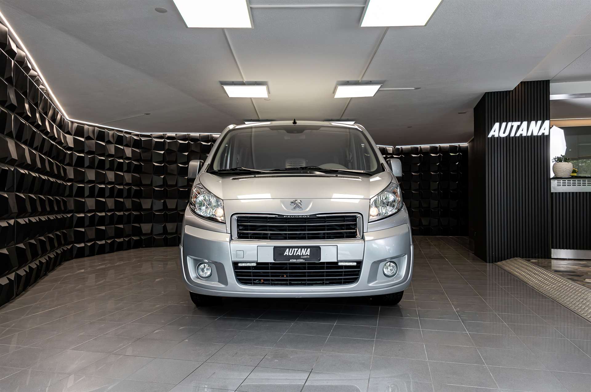 PEUGEOT Expert Tepee 2.0 HDi A Allure L2-image-3
