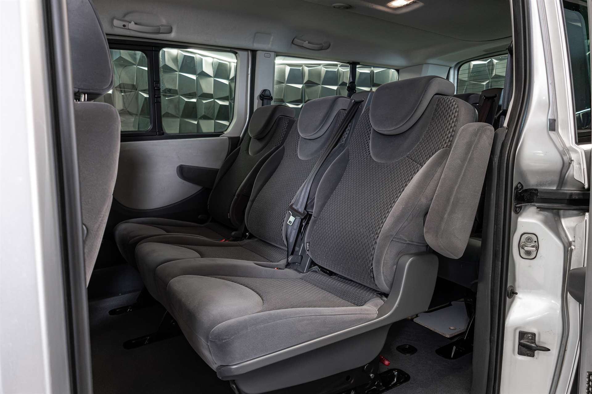 PEUGEOT Expert Tepee 2.0 HDi A Allure L2-image-17