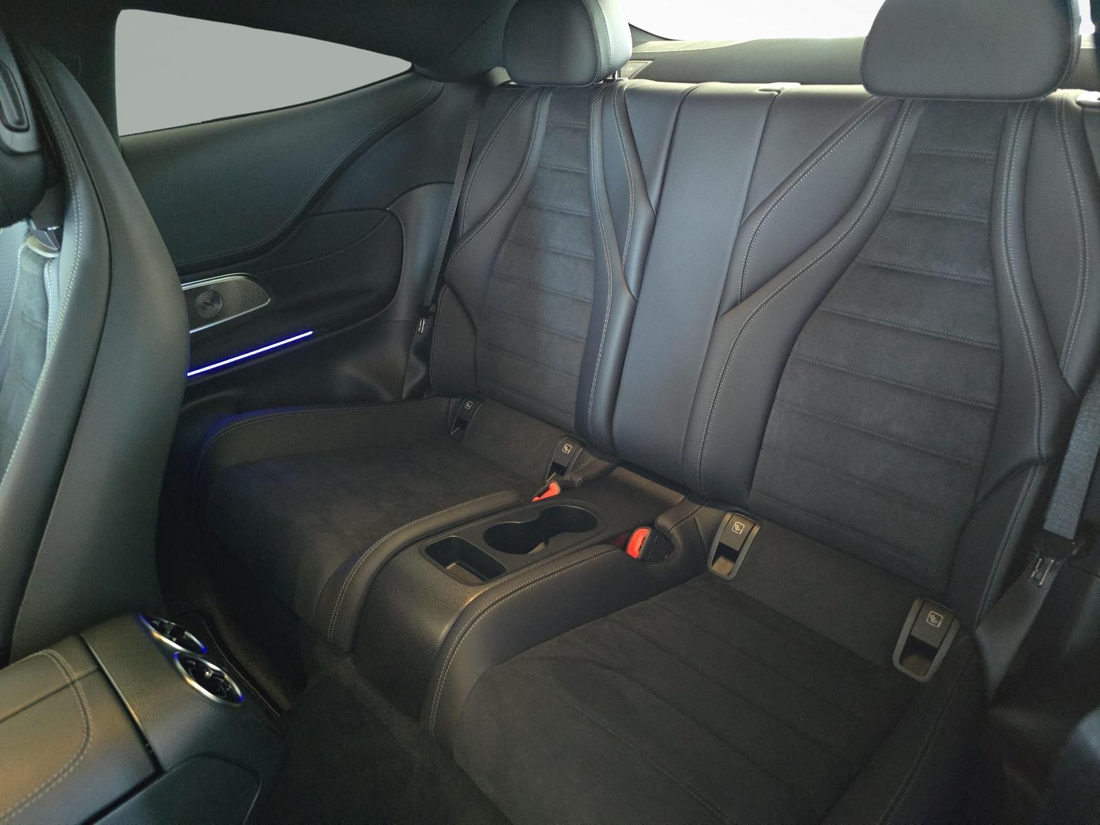 MERCEDES-BENZ CLE 200 4MATIC Coupé AMG Line-image-10