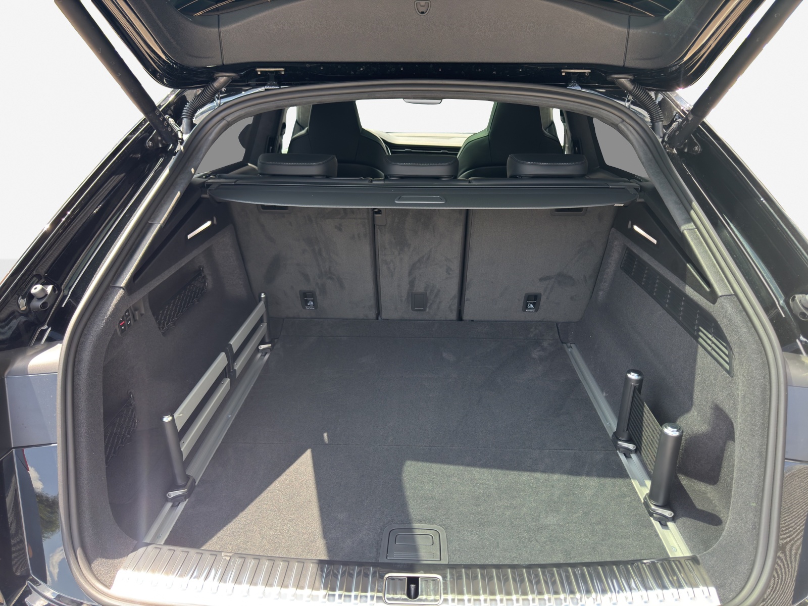 AUDI RSQ8 performance quattro-image-12