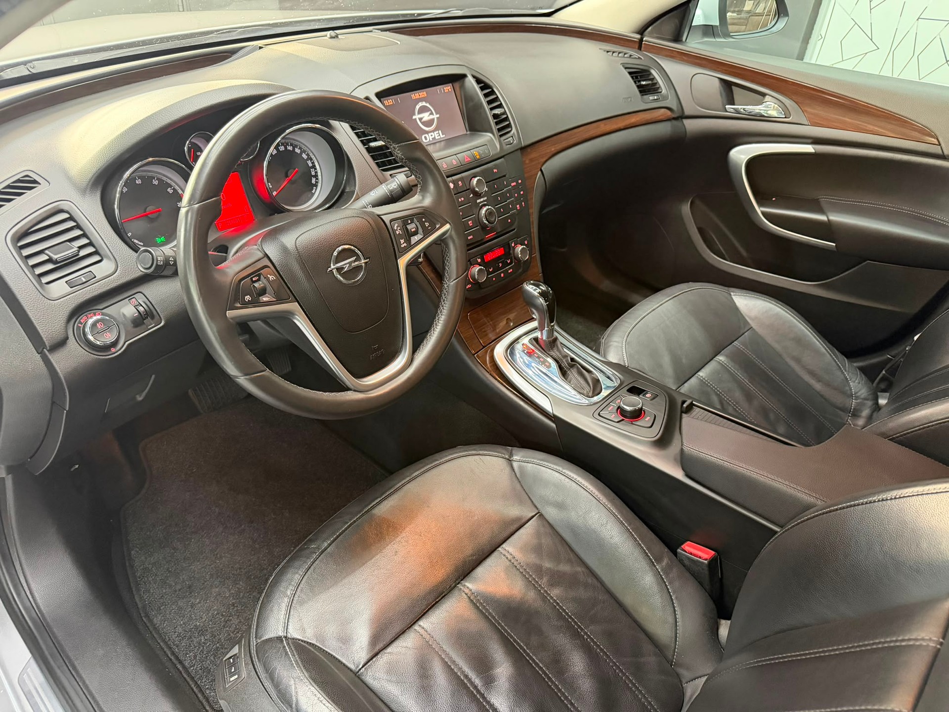 OPEL Insignia 2.8 Turbo Cosmo 4WD Automatic-image-4