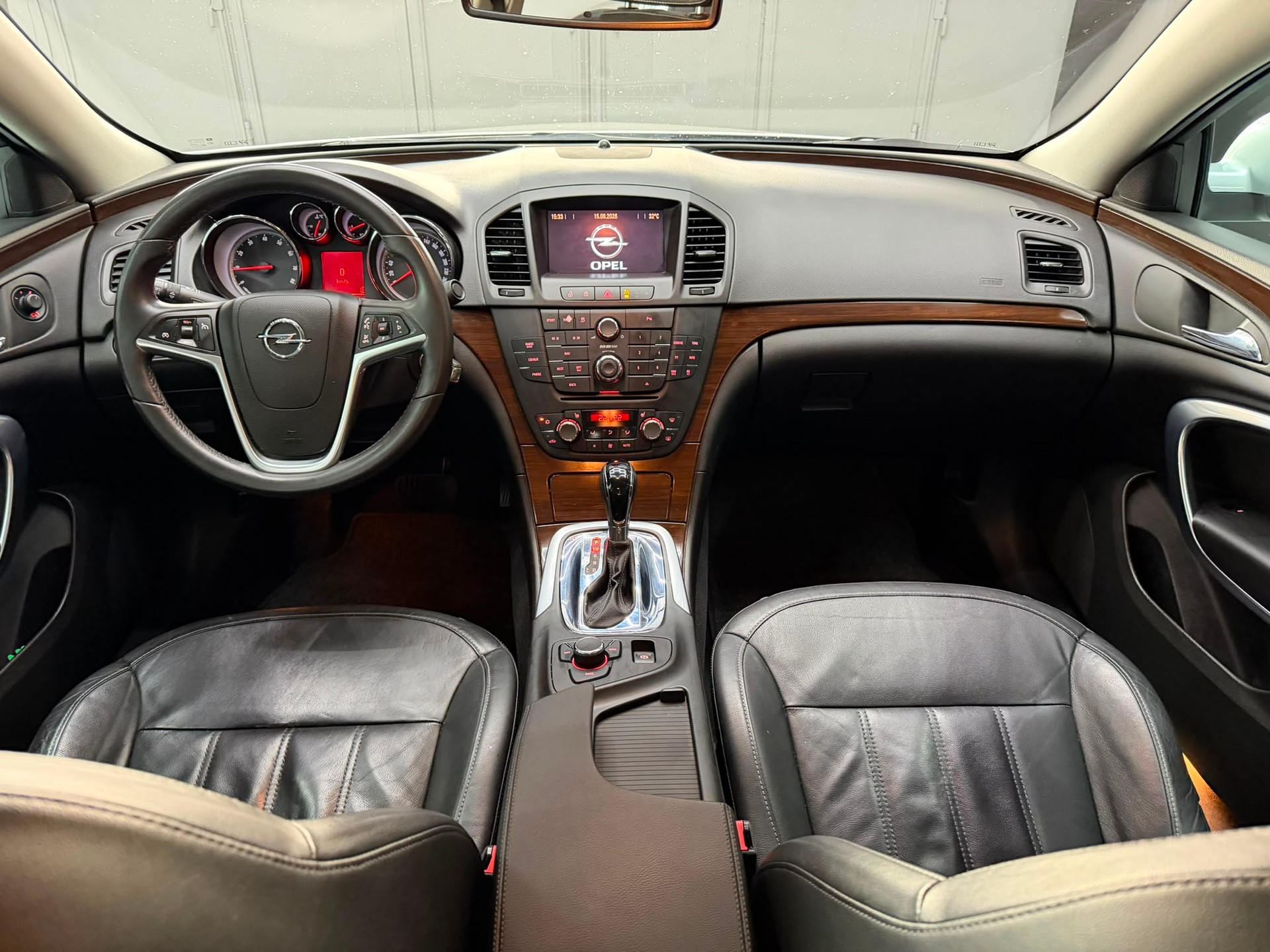 OPEL Insignia 2.8 Turbo Cosmo 4WD Automatic-image-3