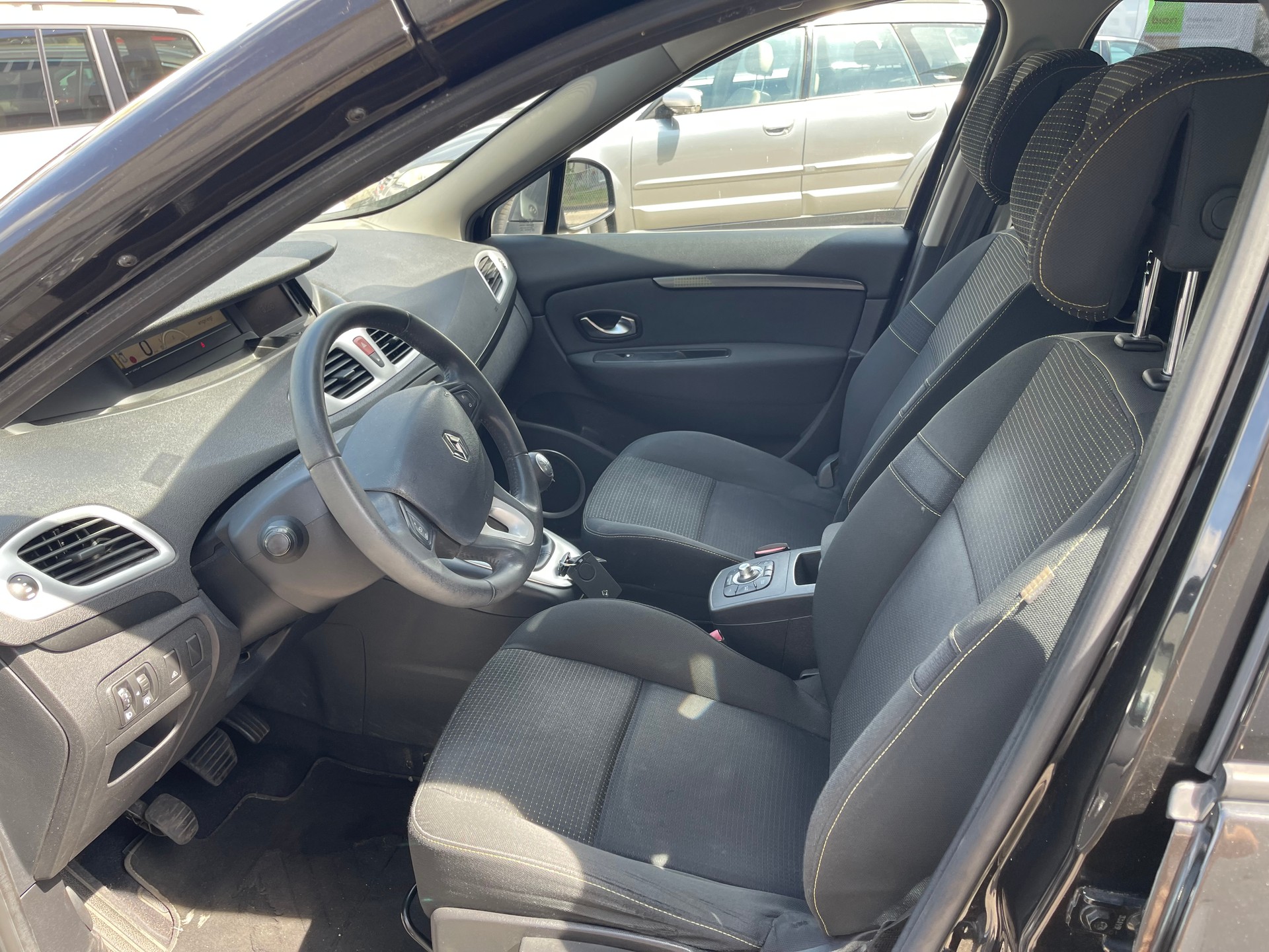 RENAULT Grand Scénic 1.4 16V Turbo Expression-image-7
