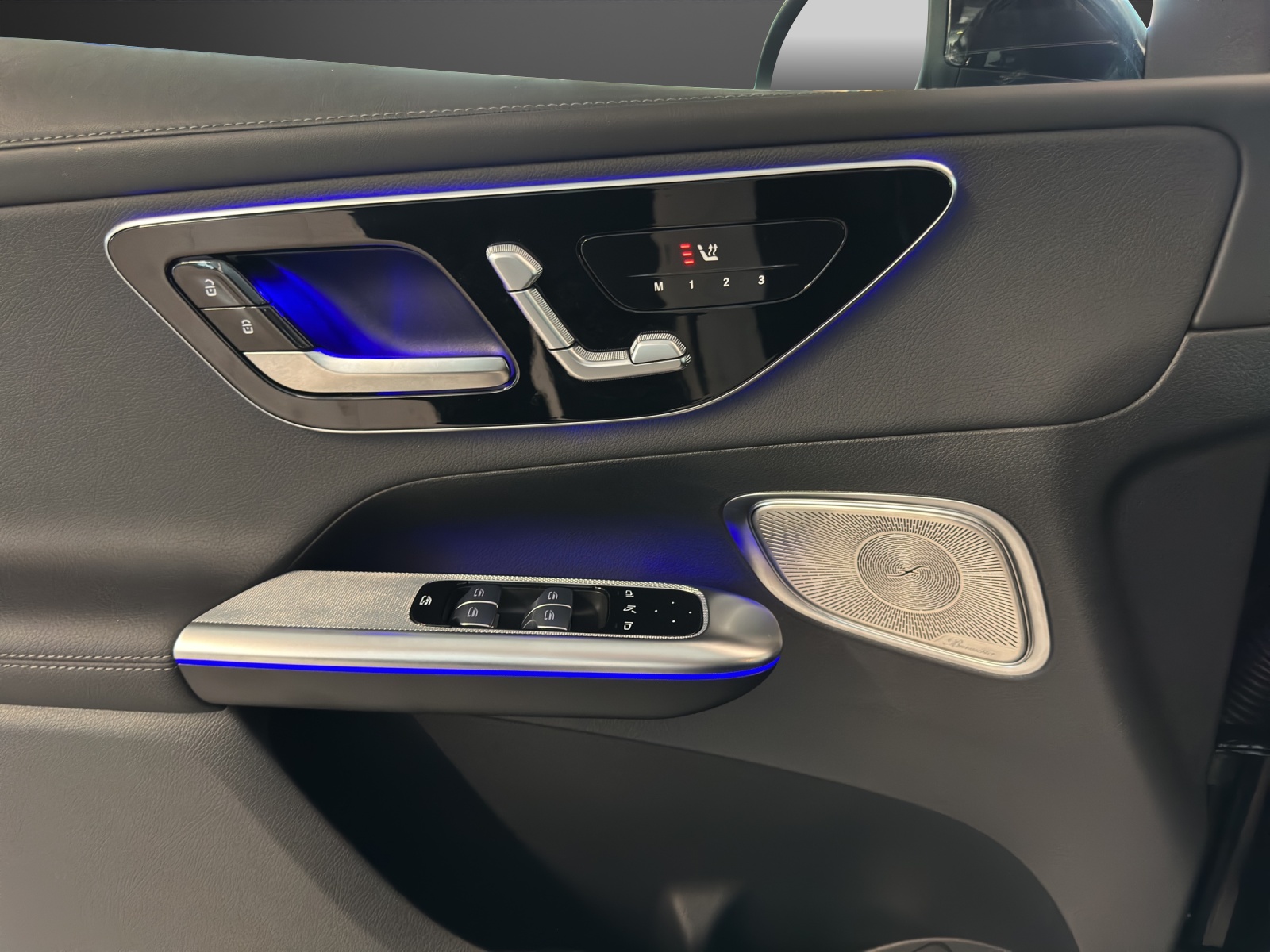 MERCEDES-BENZ GLC 300 e 4M 9G-Tronic-image-12