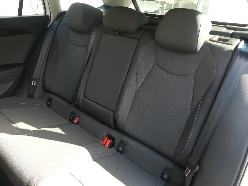 VW Passat Variant 2.0 TDI evo Basis DSG-image-11