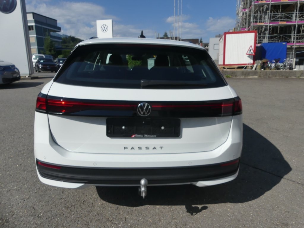 VW Passat Variant 2.0 TDI evo Basis DSG-image-2