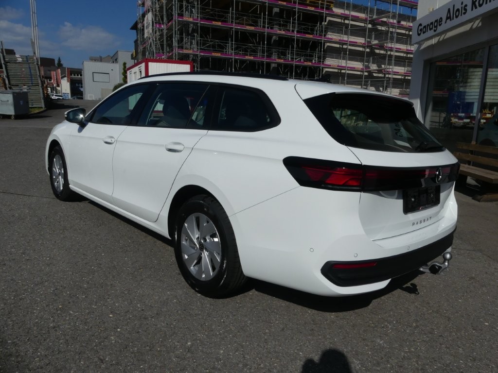 VW Passat Variant 2.0 TDI evo Basis DSG-image-1