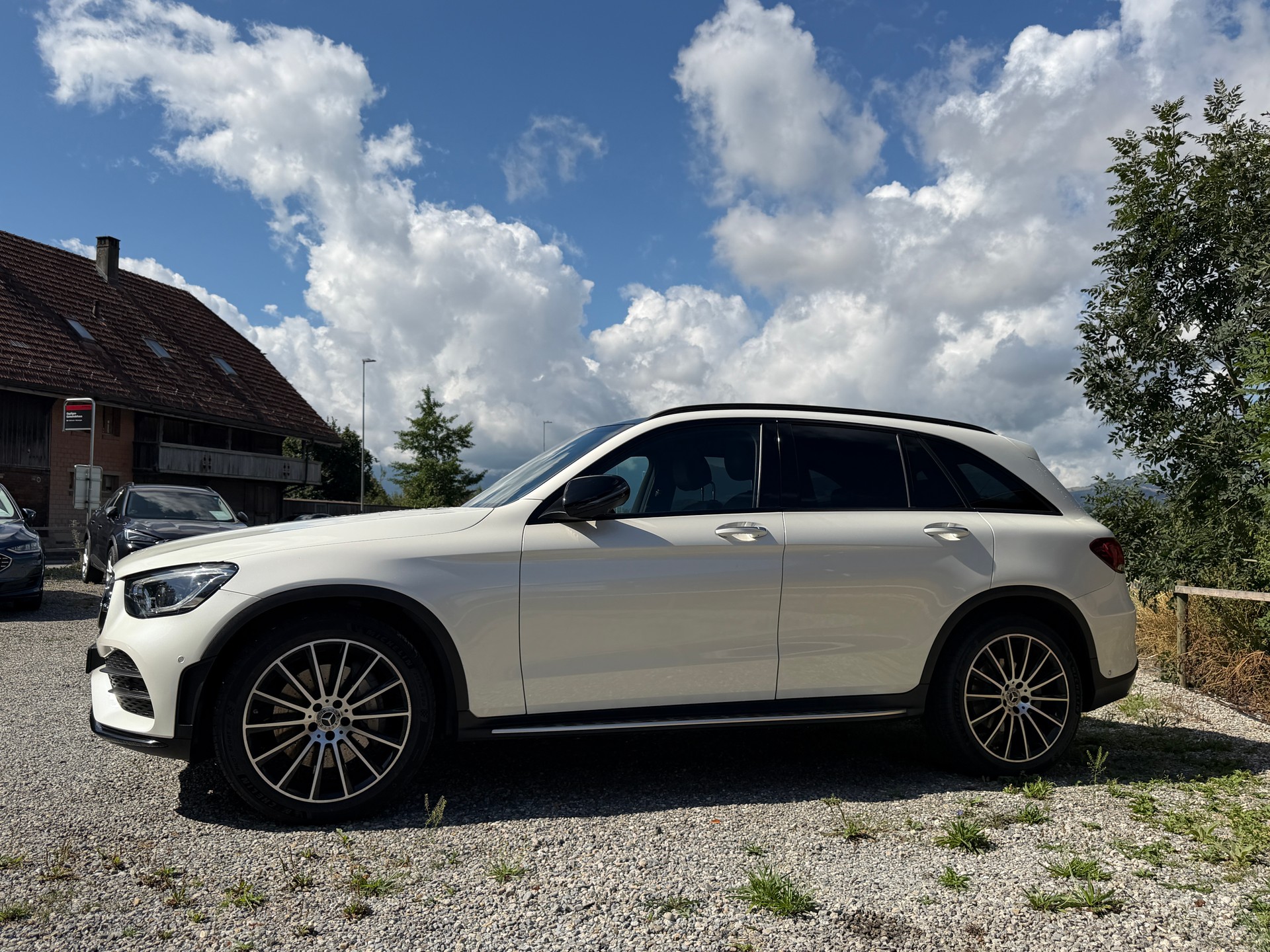 MERCEDES-BENZ GLC 300 d AMG Line 4Matic 9G-Tronic-image-2