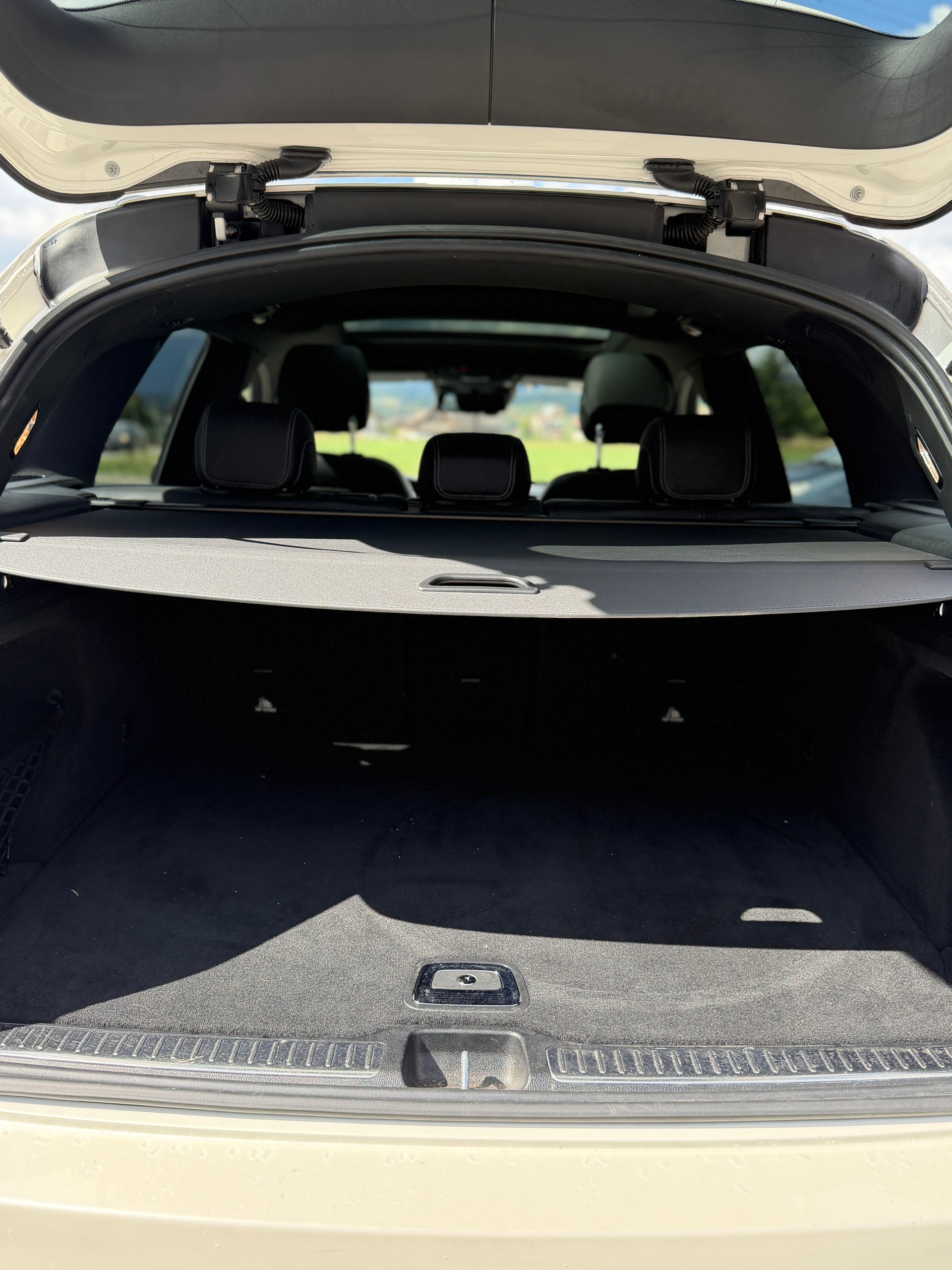 MERCEDES-BENZ GLC 300 d AMG Line 4Matic 9G-Tronic-image-24