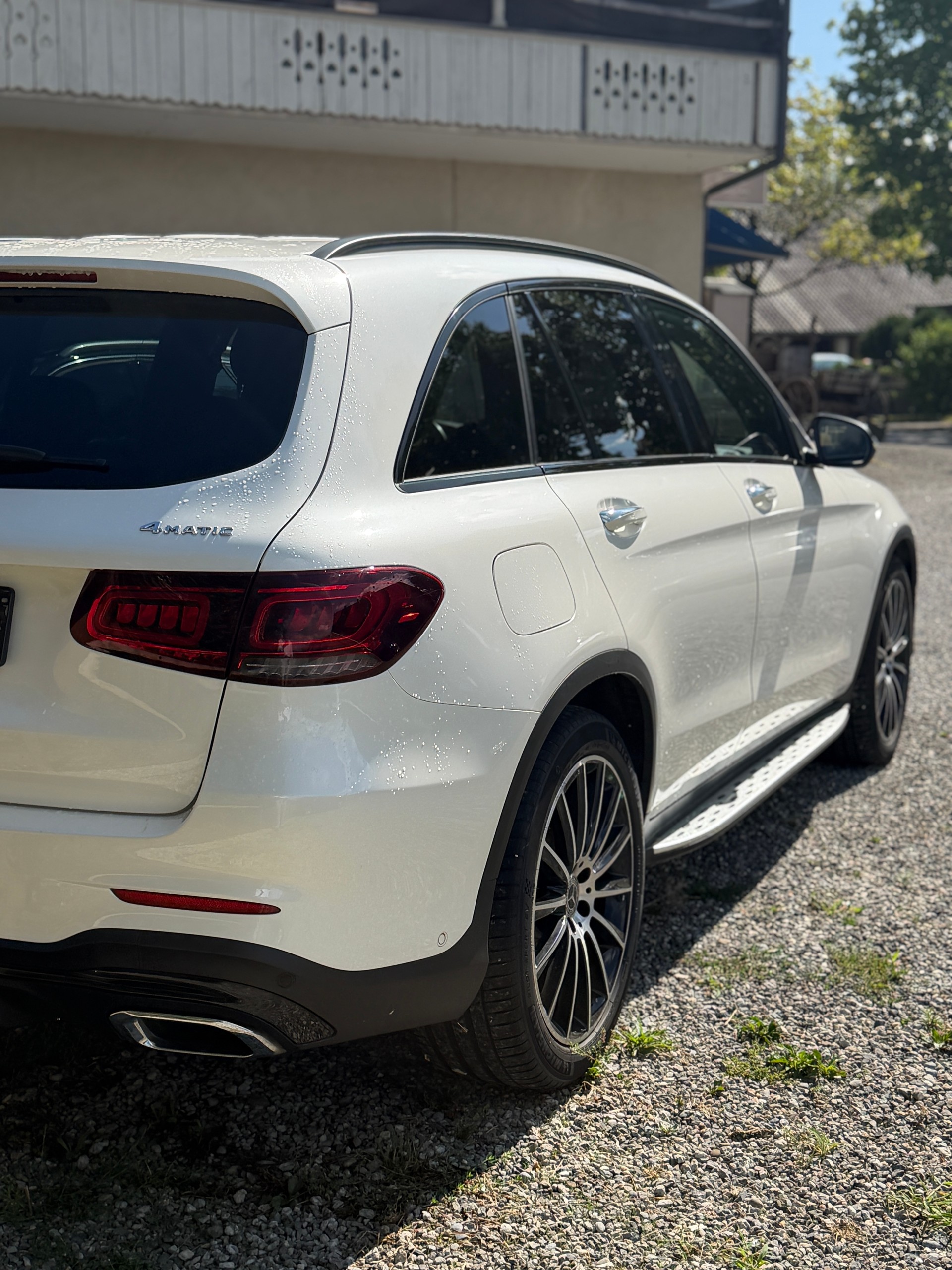 MERCEDES-BENZ GLC 300 d AMG Line 4Matic 9G-Tronic-image-19