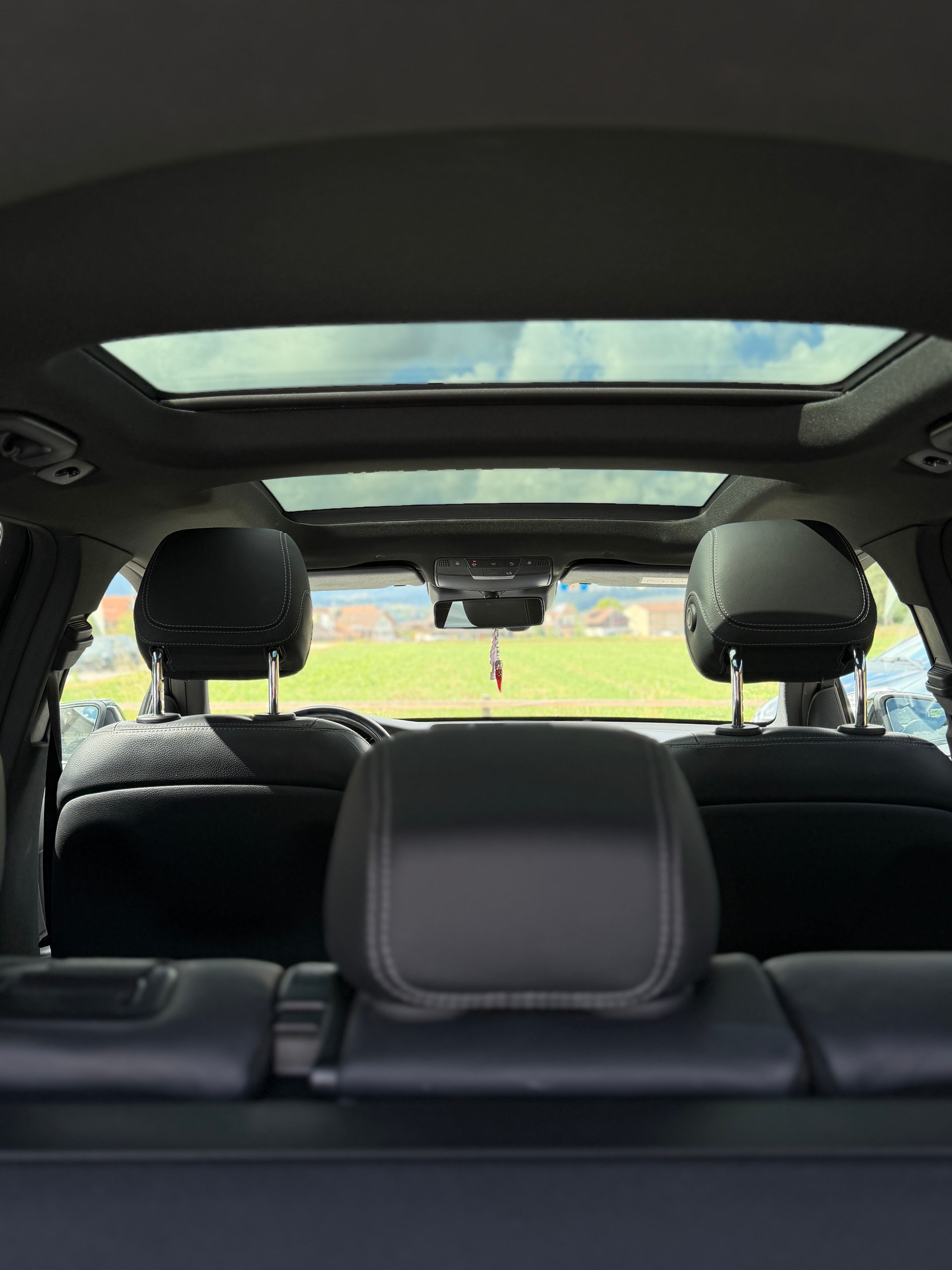 MERCEDES-BENZ GLC 300 d AMG Line 4Matic 9G-Tronic-image-25