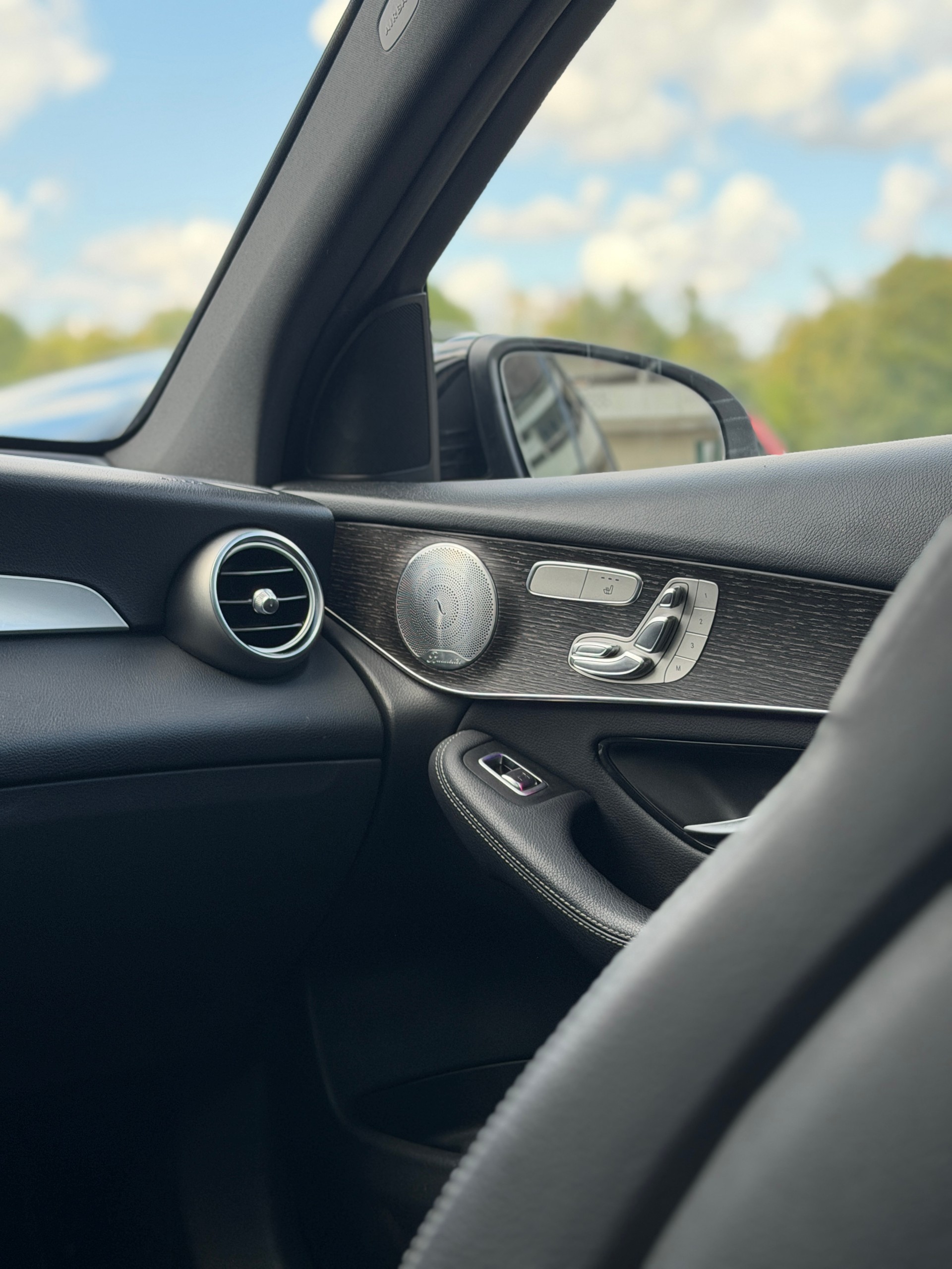 MERCEDES-BENZ GLC 300 d AMG Line 4Matic 9G-Tronic-image-4