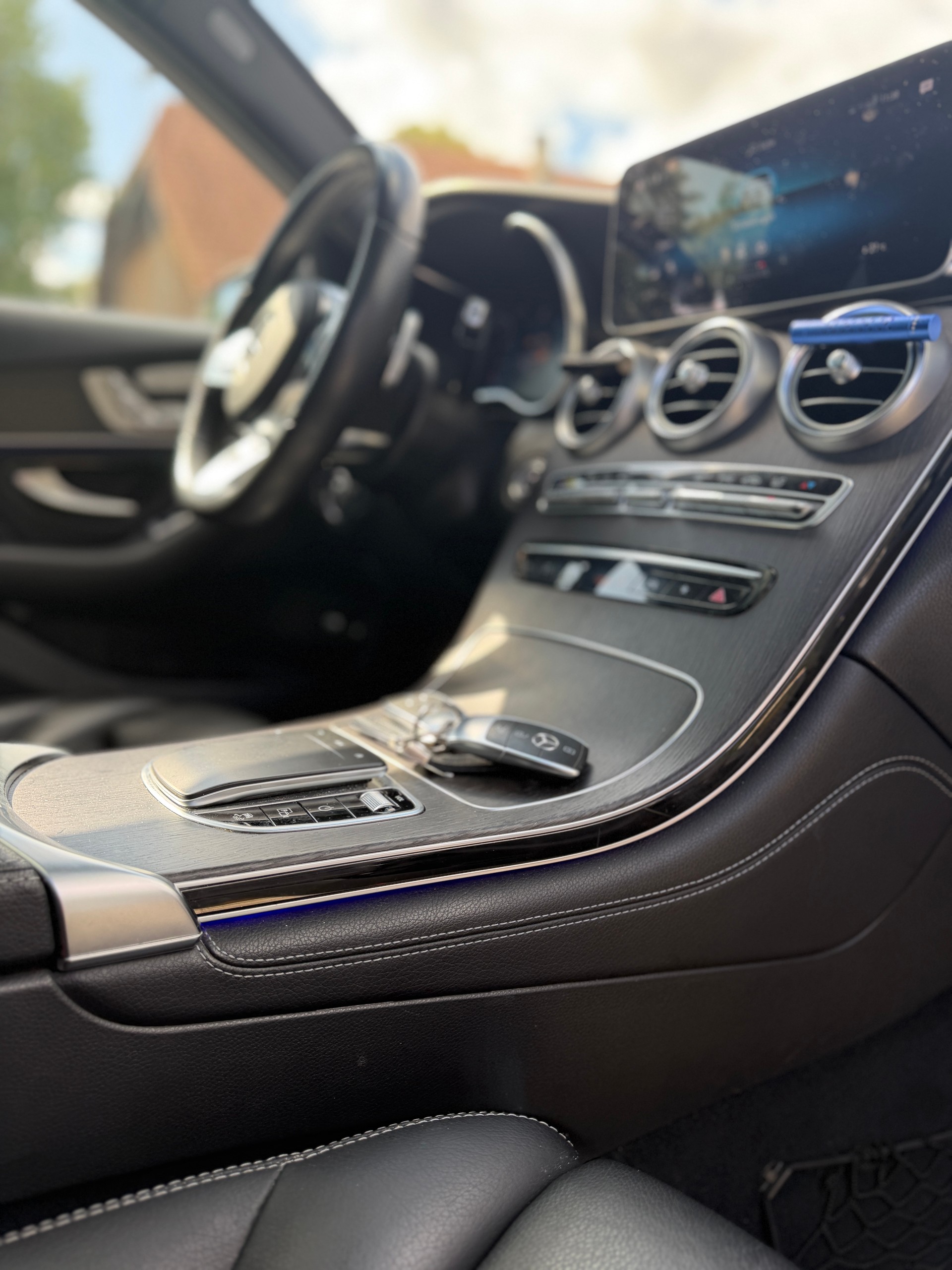 MERCEDES-BENZ GLC 300 d AMG Line 4Matic 9G-Tronic-image-3