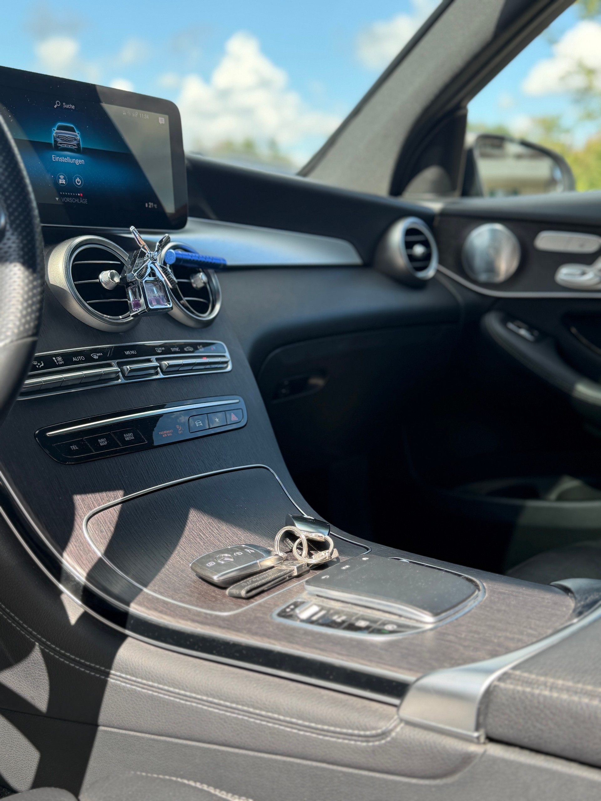 MERCEDES-BENZ GLC 300 d AMG Line 4Matic 9G-Tronic-image-15