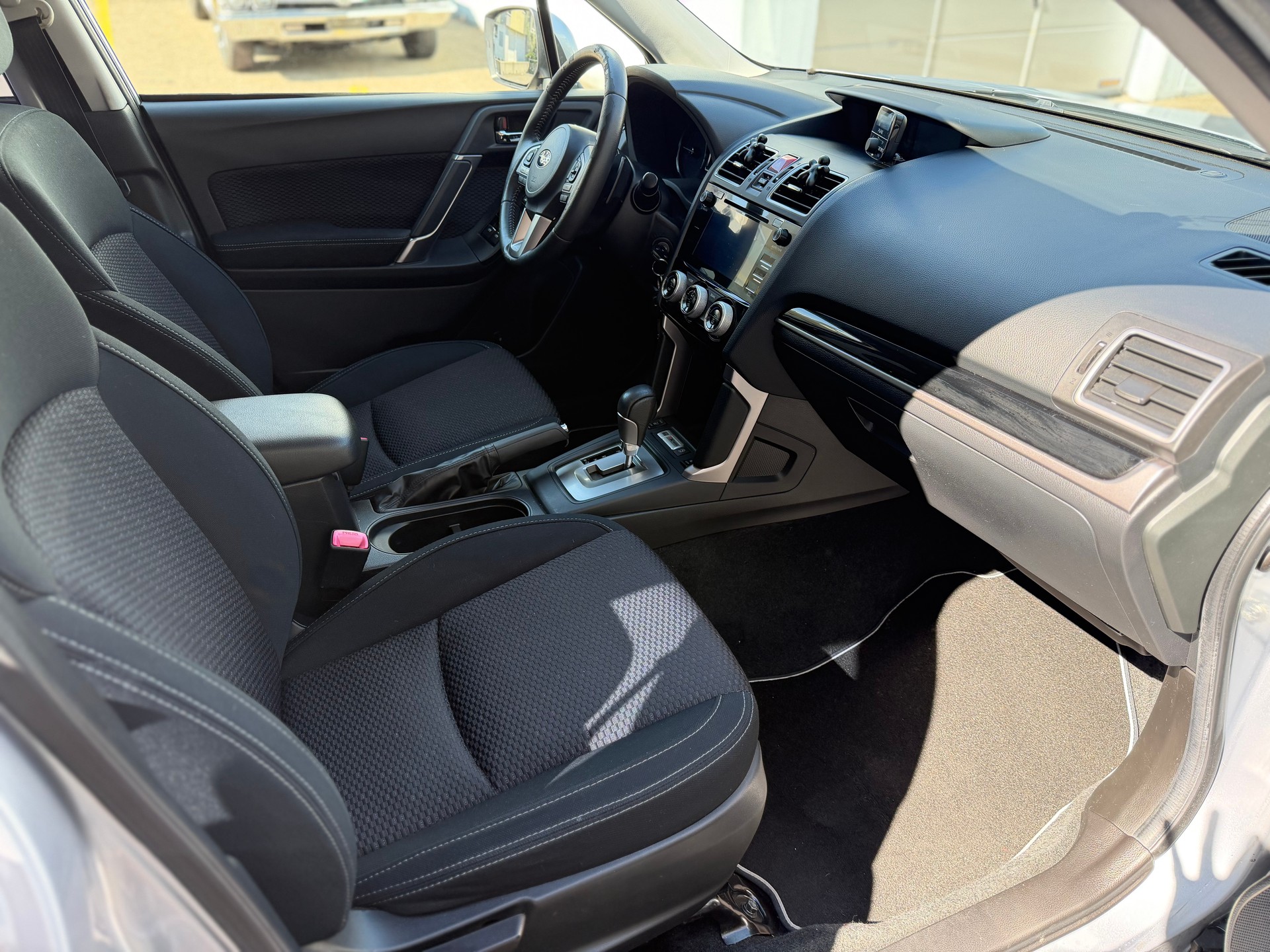 SUBARU Forester 2.0i Swiss Lineartronic-image-11