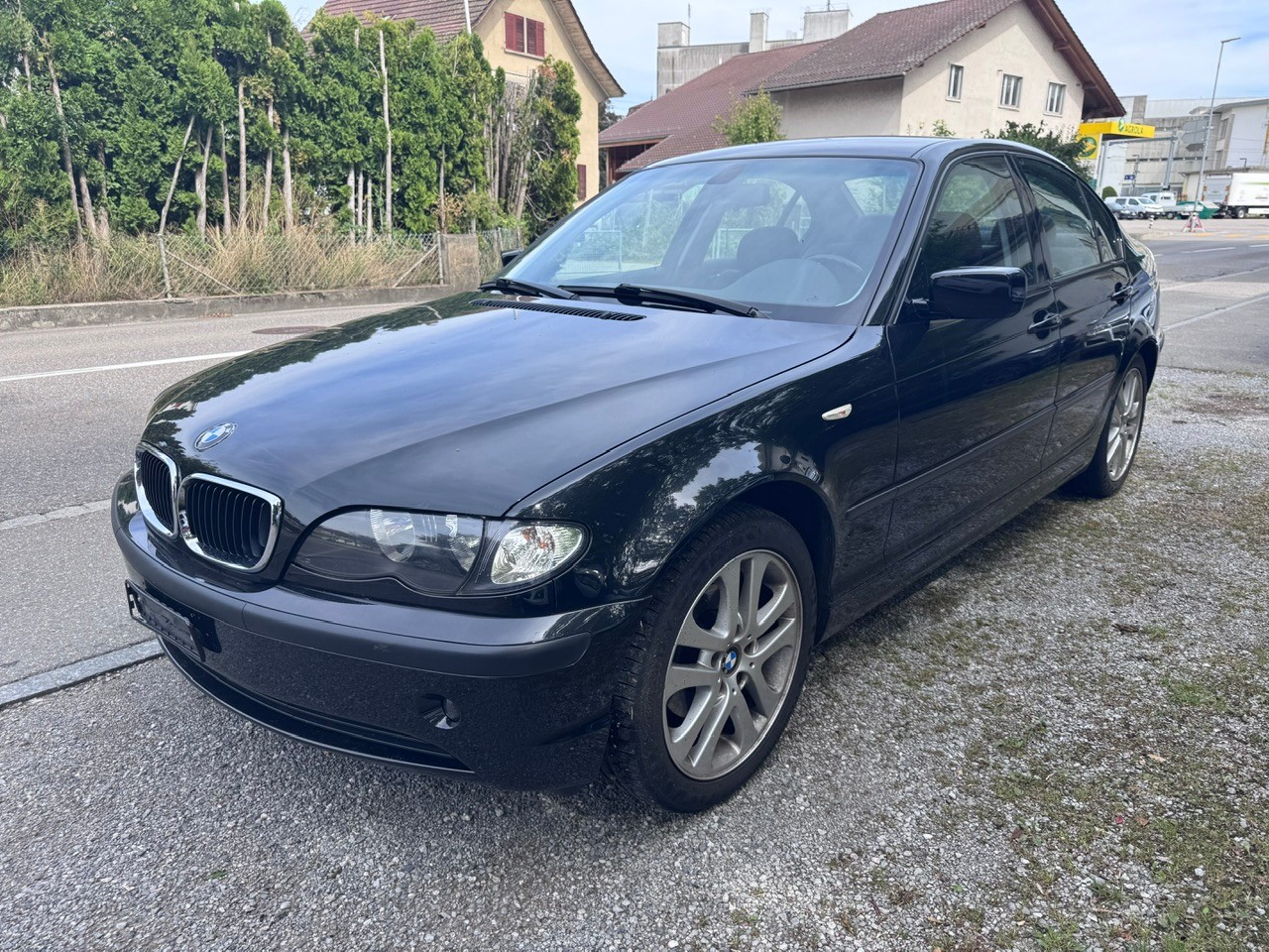 BMW 318i-image-1
