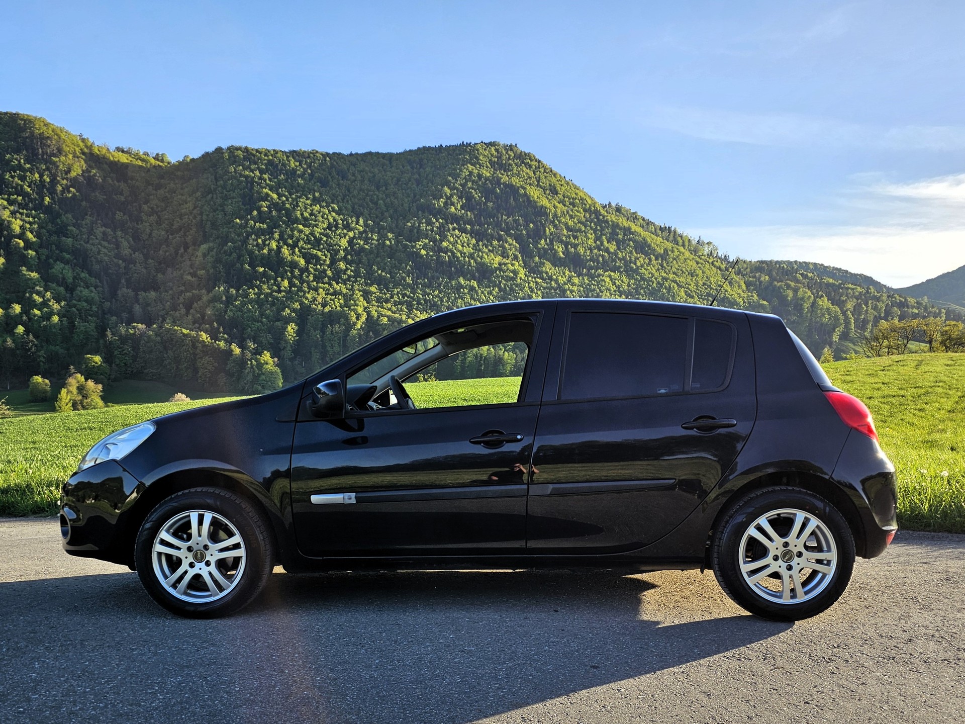 RENAULT Clio 1.2 16V Collection-showroom-element-1