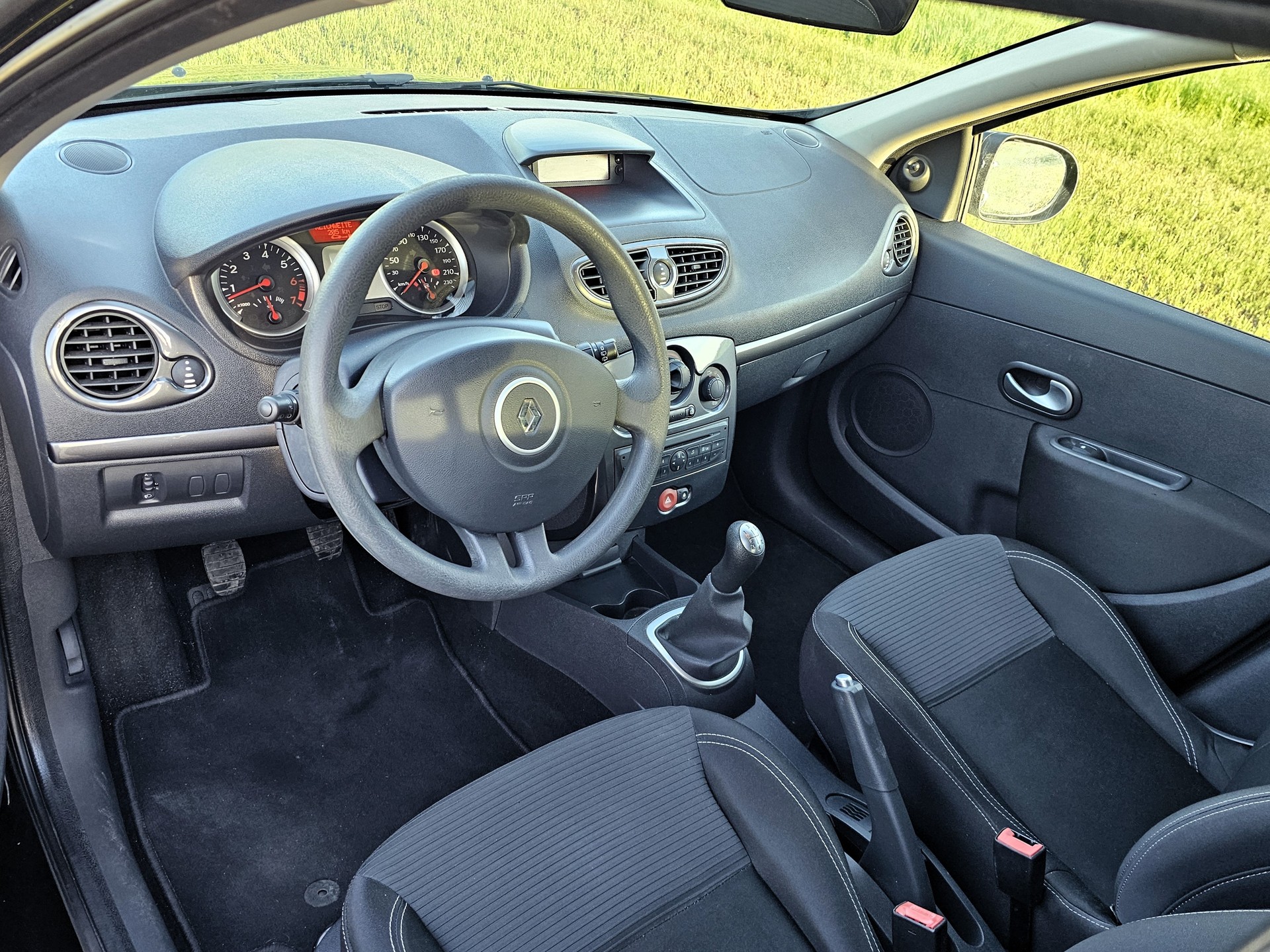 RENAULT Clio 1.2 16V Collection-image-9