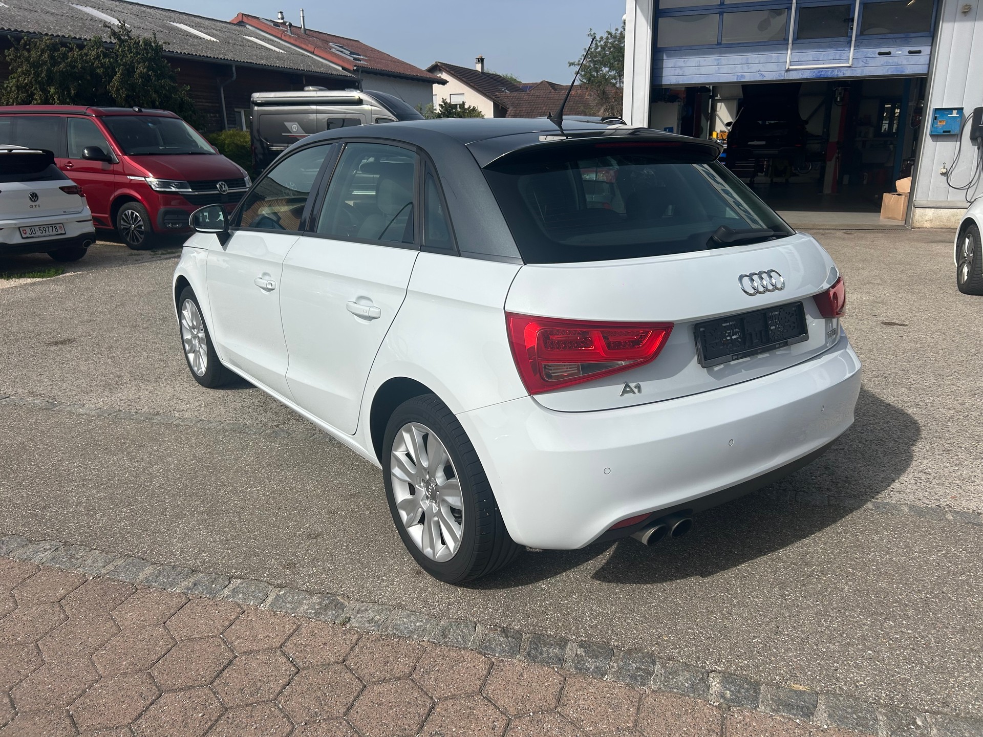 AUDI A1 Sportback 1.4 TFSI Ambition S-tronic-image-4