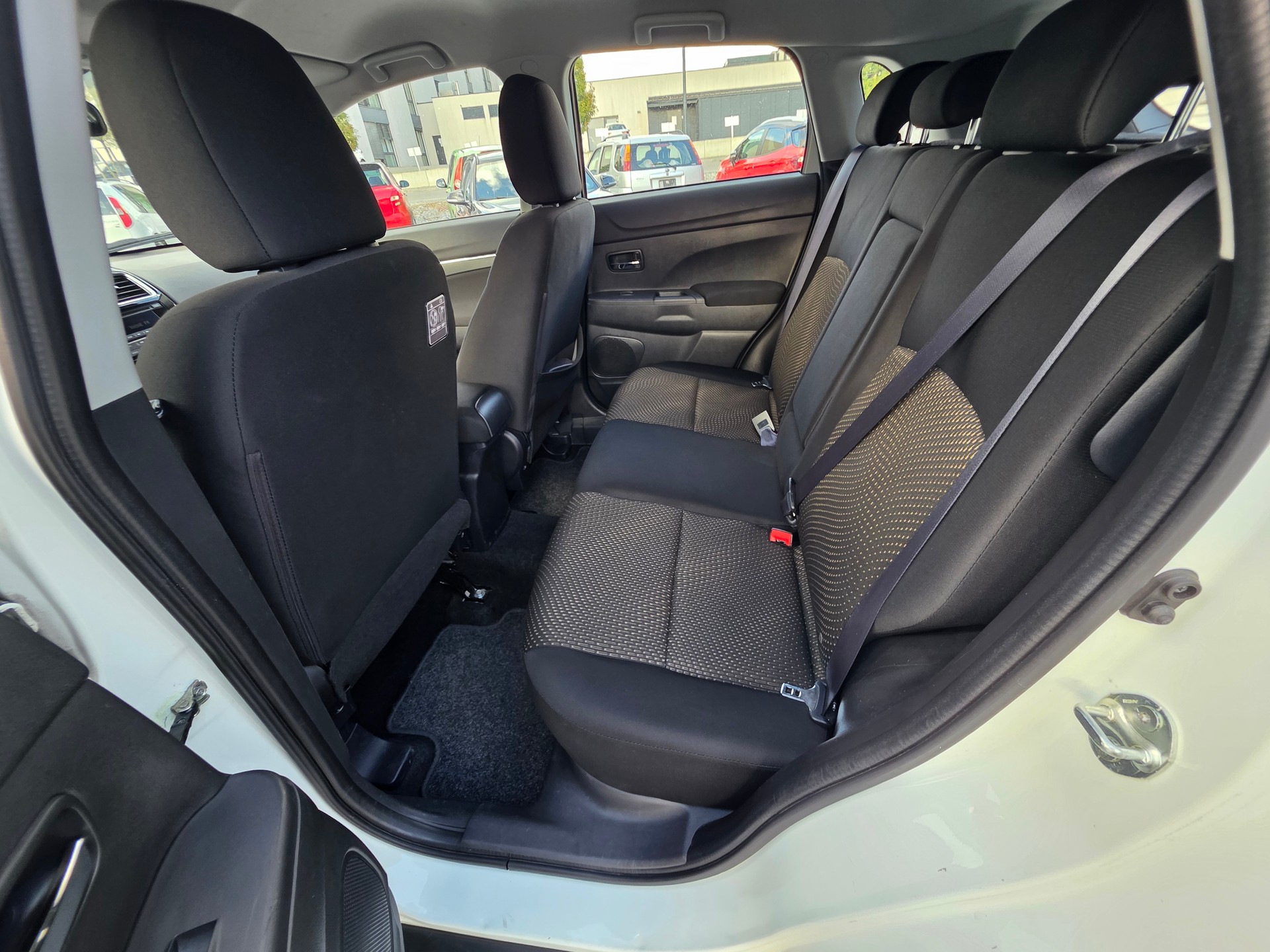 MITSUBISHI ASX 1.8 DID Invite 4WD-image-7
