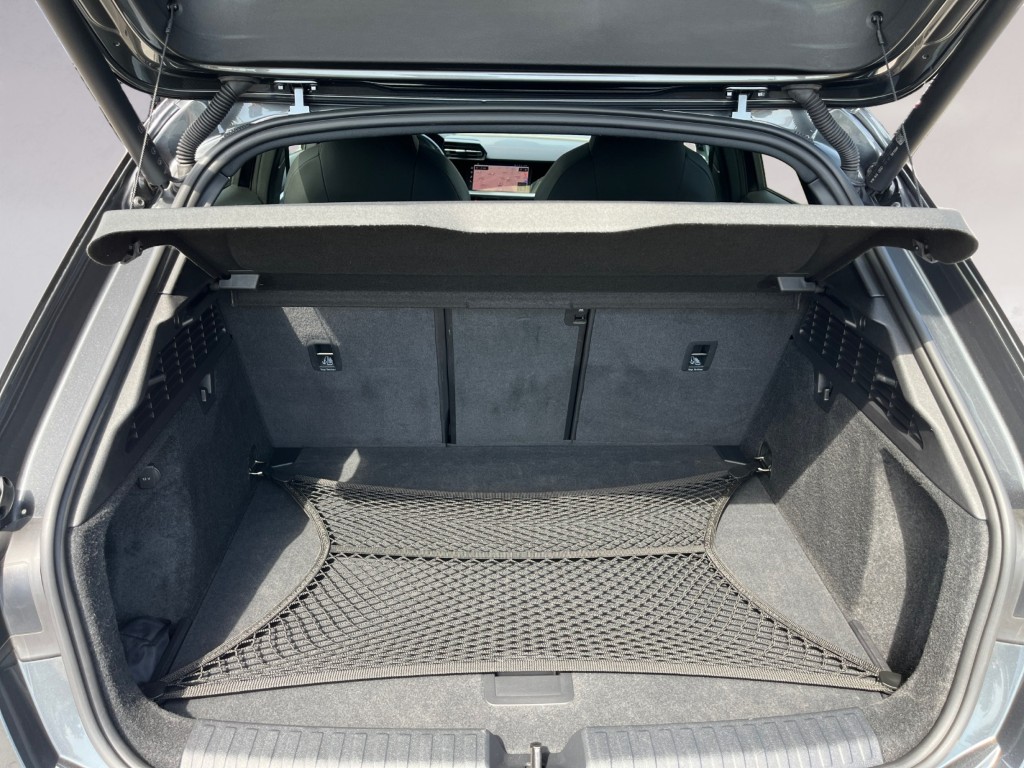 AUDI A3 Sportback 35 TFSI S line Attraction S-tronic-image-18