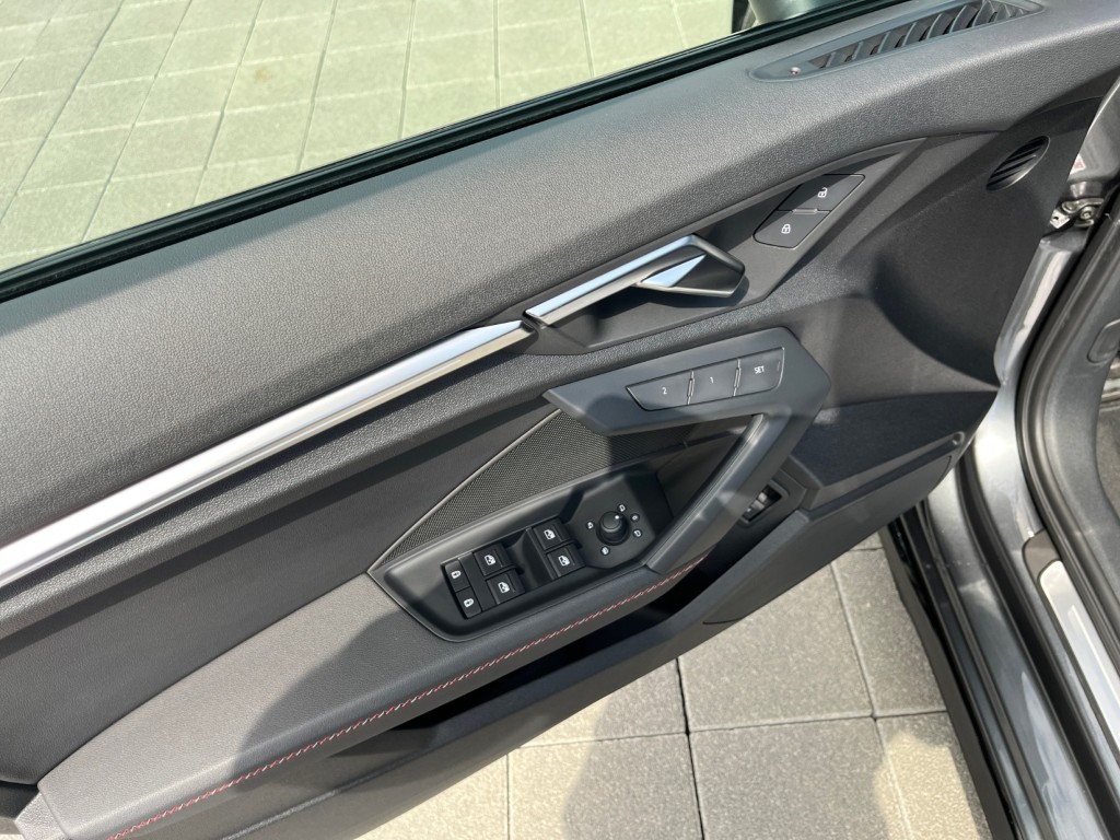 AUDI A3 Sportback 35 TFSI S line Attraction S-tronic-image-10