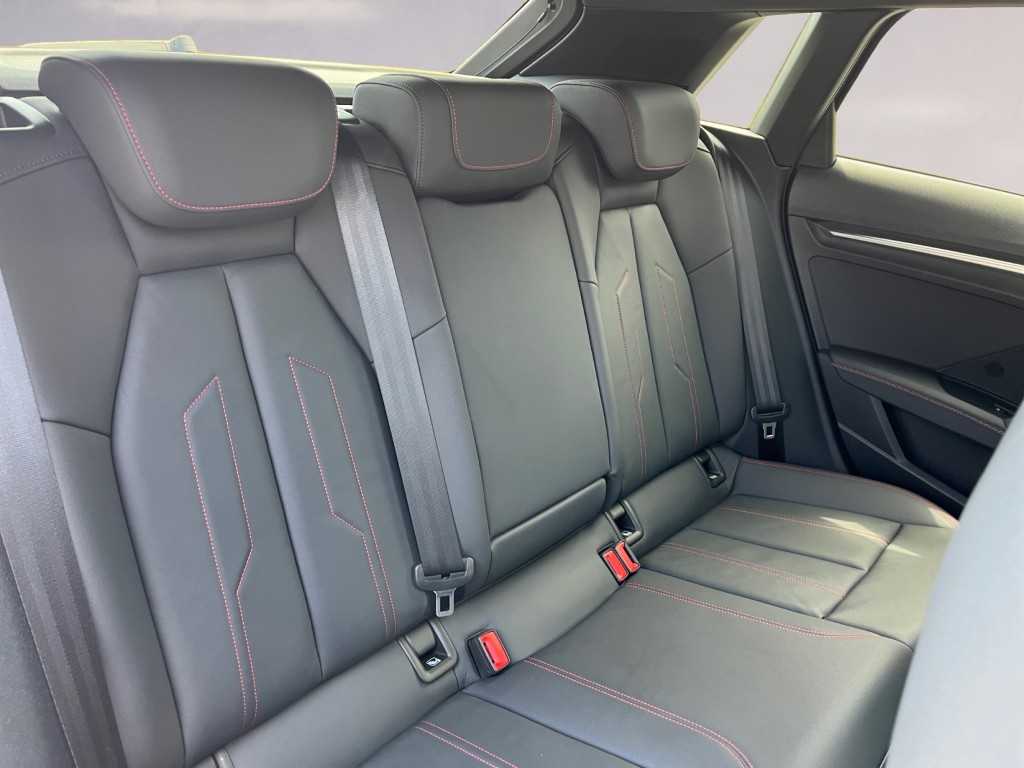 AUDI A3 Sportback 35 TFSI S line Attraction S-tronic-image-17