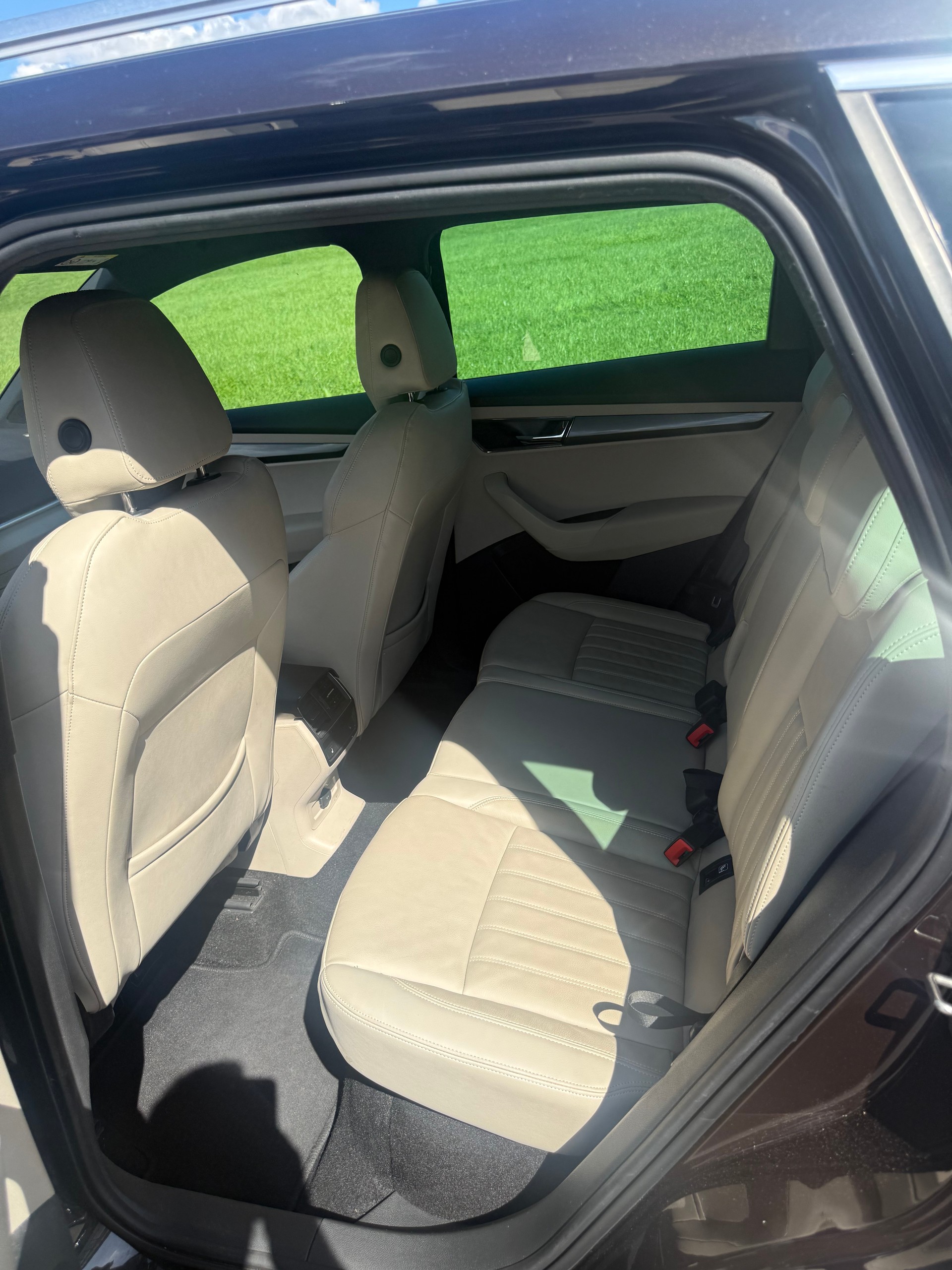 SKODA Karoq 2.0 TDI CR Style 4x4 DSG ( MIT AHK -STANDHEIZUNG )-image-9
