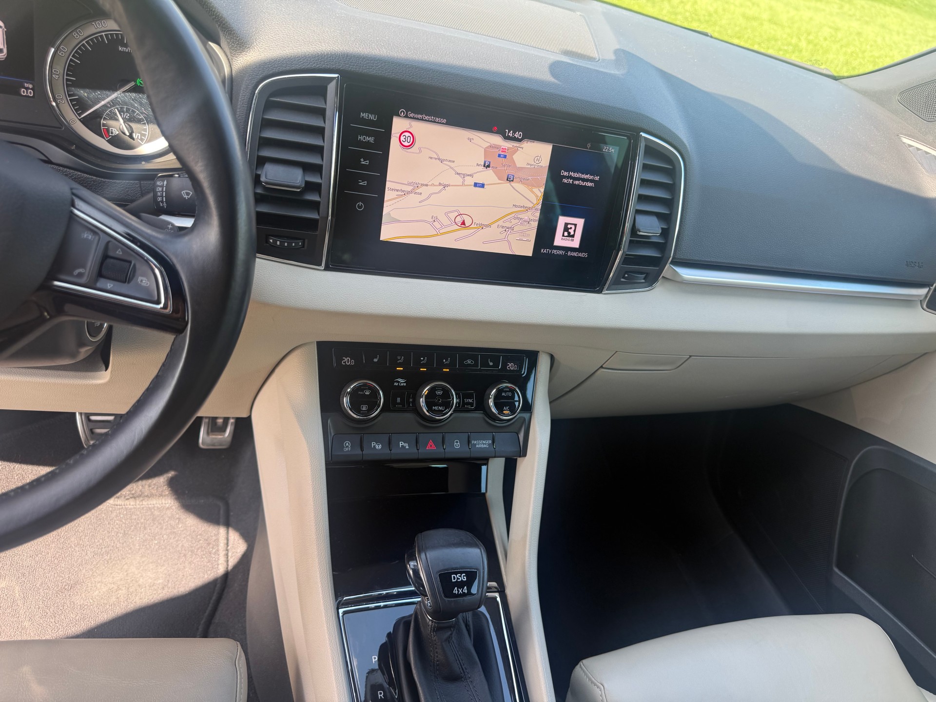 SKODA Karoq 2.0 TDI CR Style 4x4 DSG ( MIT AHK -STANDHEIZUNG )-image-8