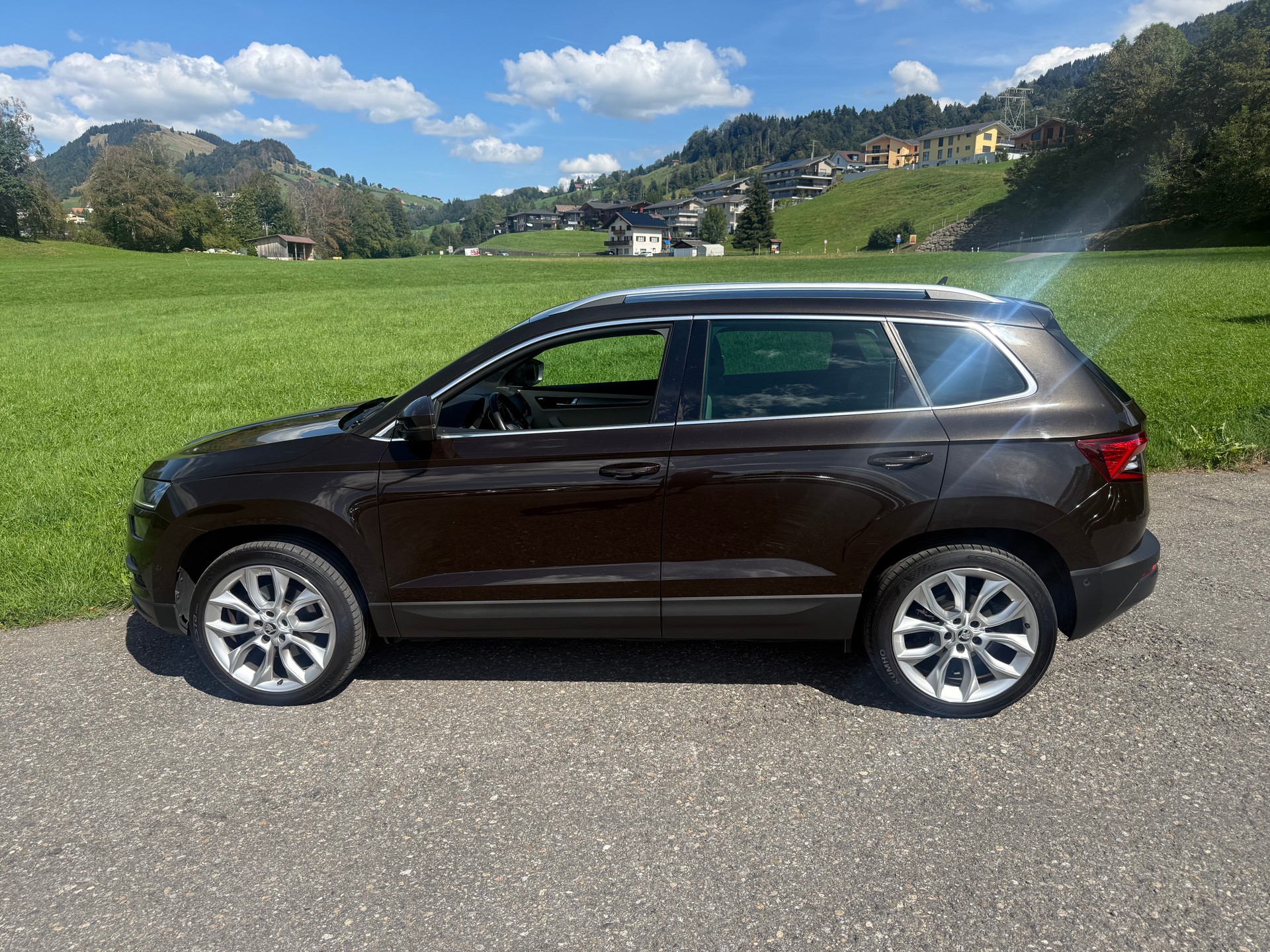SKODA Karoq 2.0 TDI CR Style 4x4 DSG ( MIT AHK -STANDHEIZUNG )