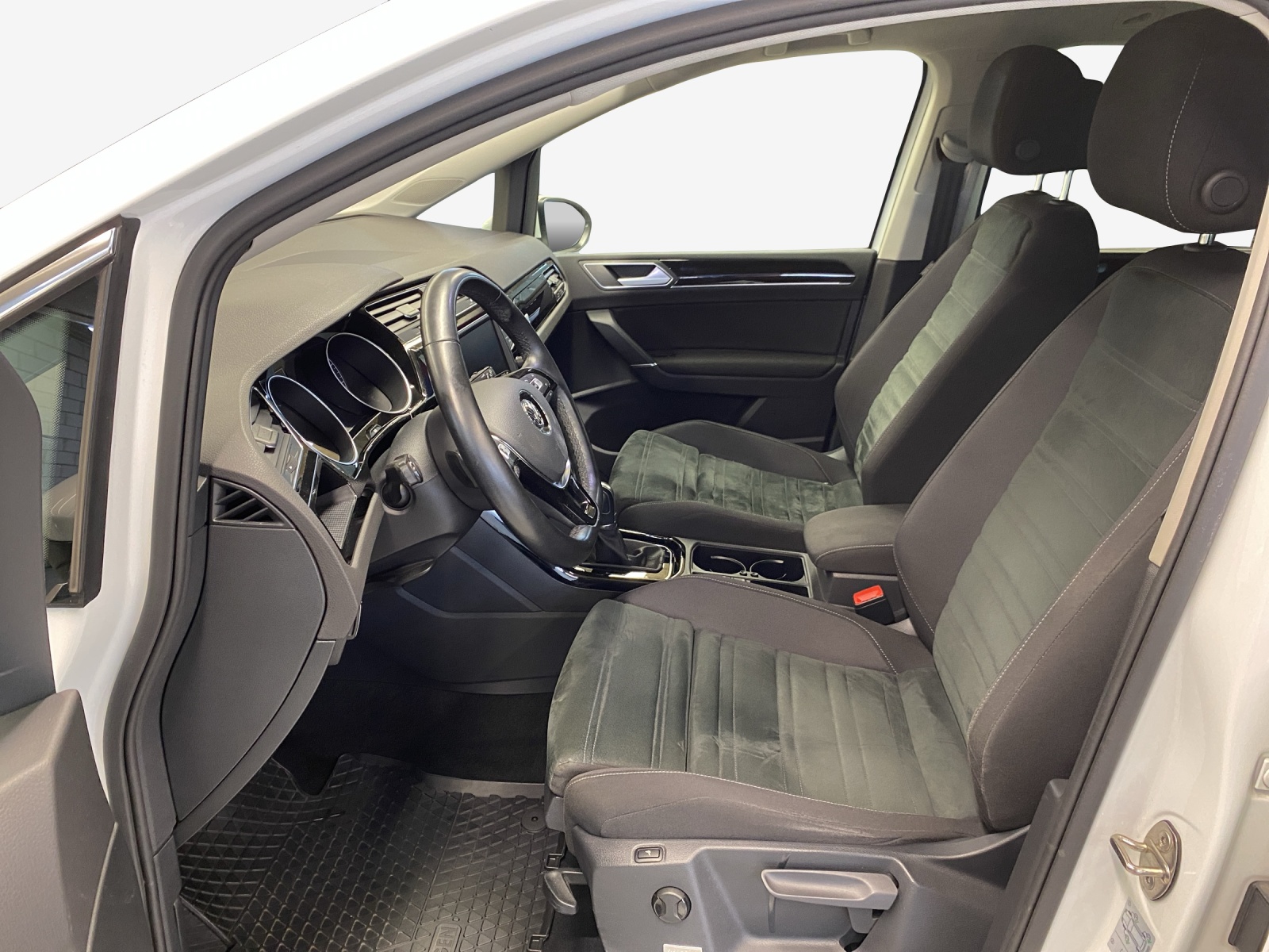 VW Touran Highline BlueMotion Technology-image-7