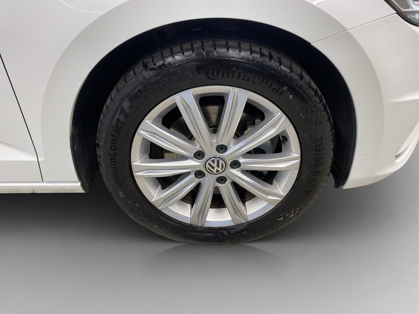 VW Touran Highline BlueMotion Technology-image-14