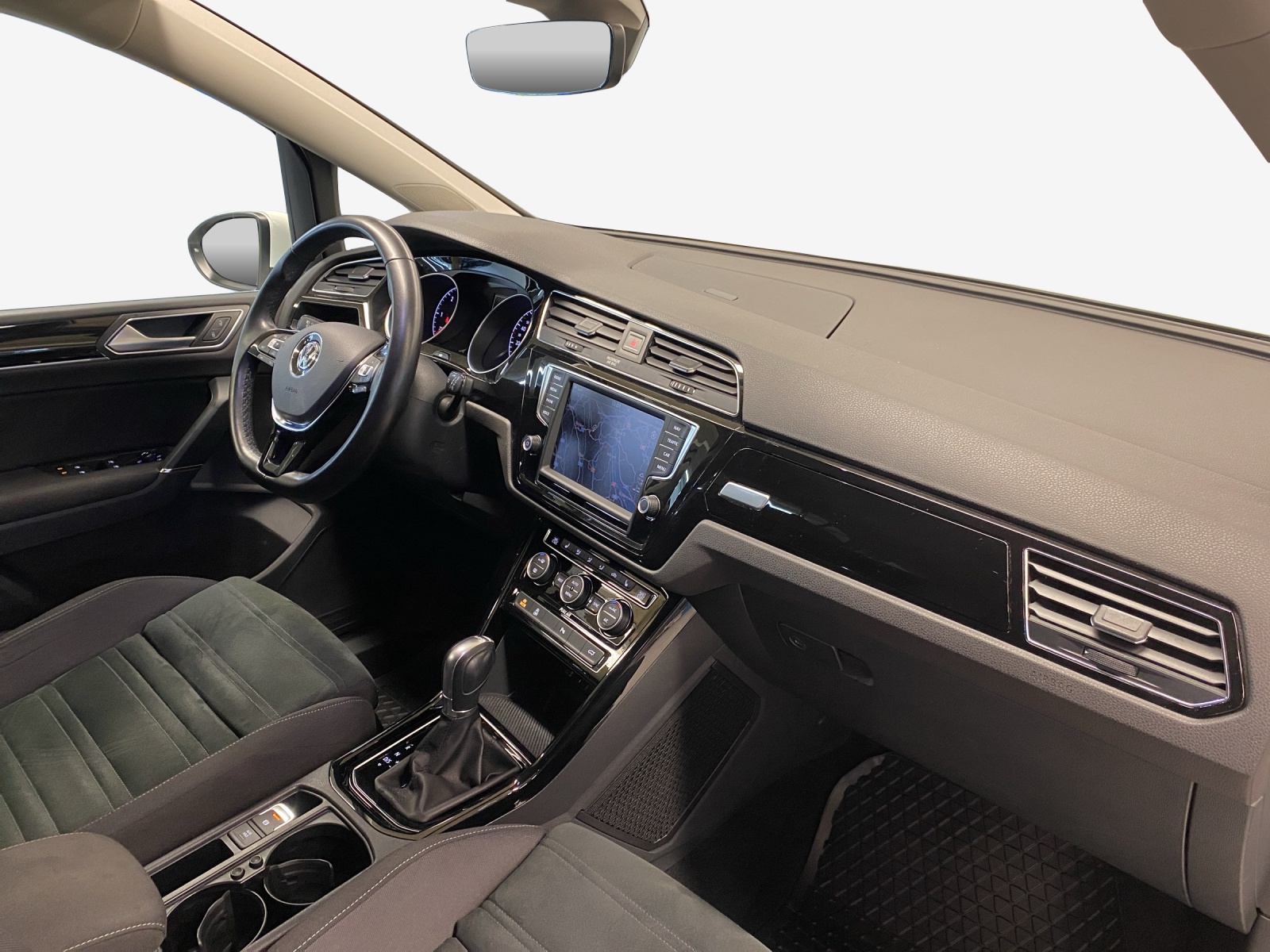 VW Touran Highline BlueMotion Technology-image-13