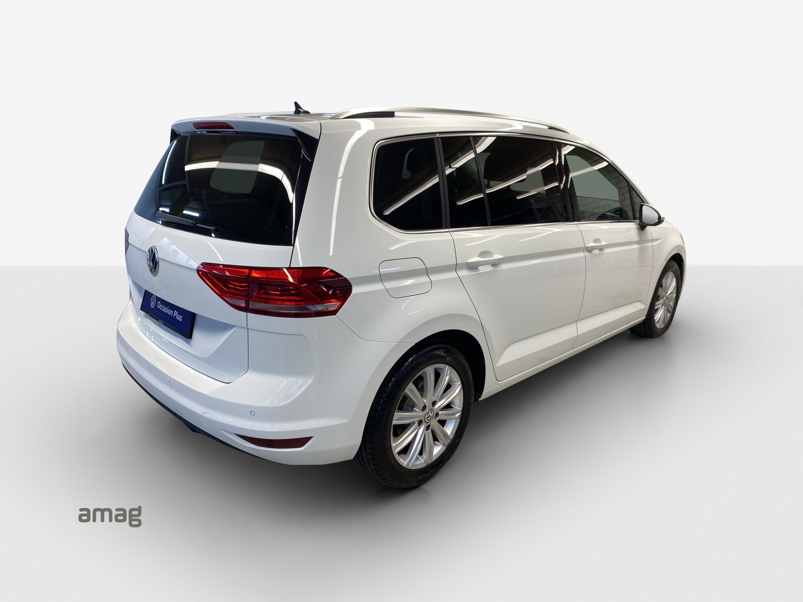 VW Touran Highline BlueMotion Technology-image-4