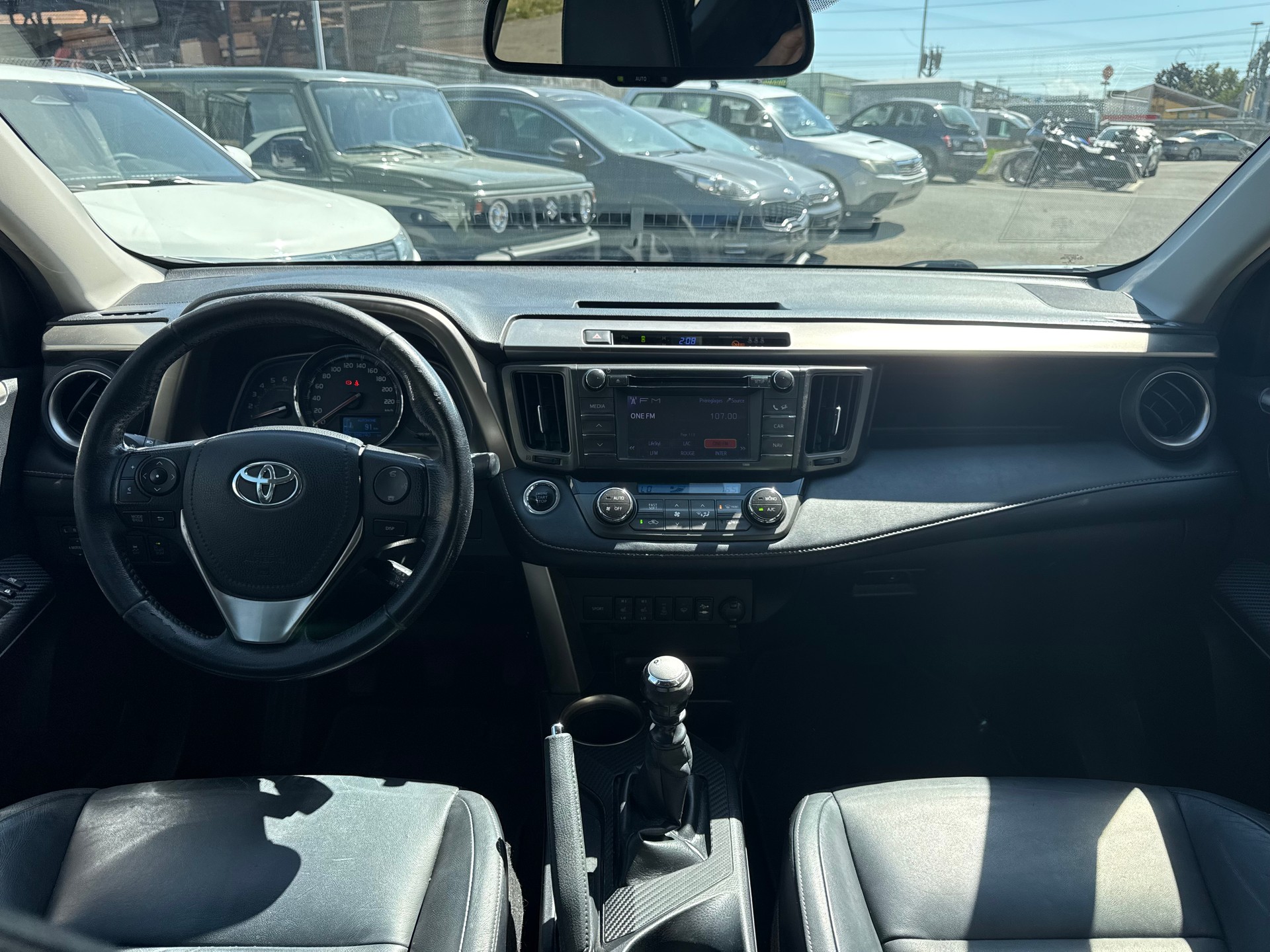 TOYOTA RAV-4 2.2D-4D Sol Premium-image-4