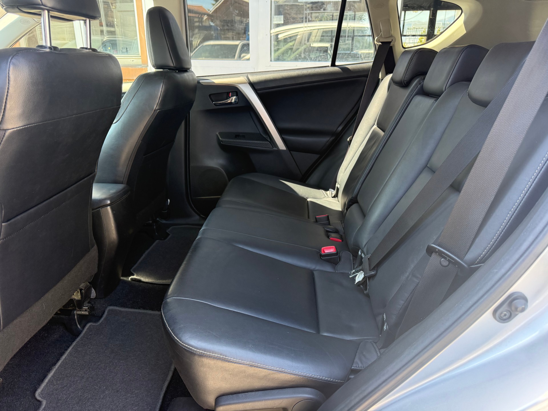 TOYOTA RAV-4 2.2D-4D Sol Premium-image-6