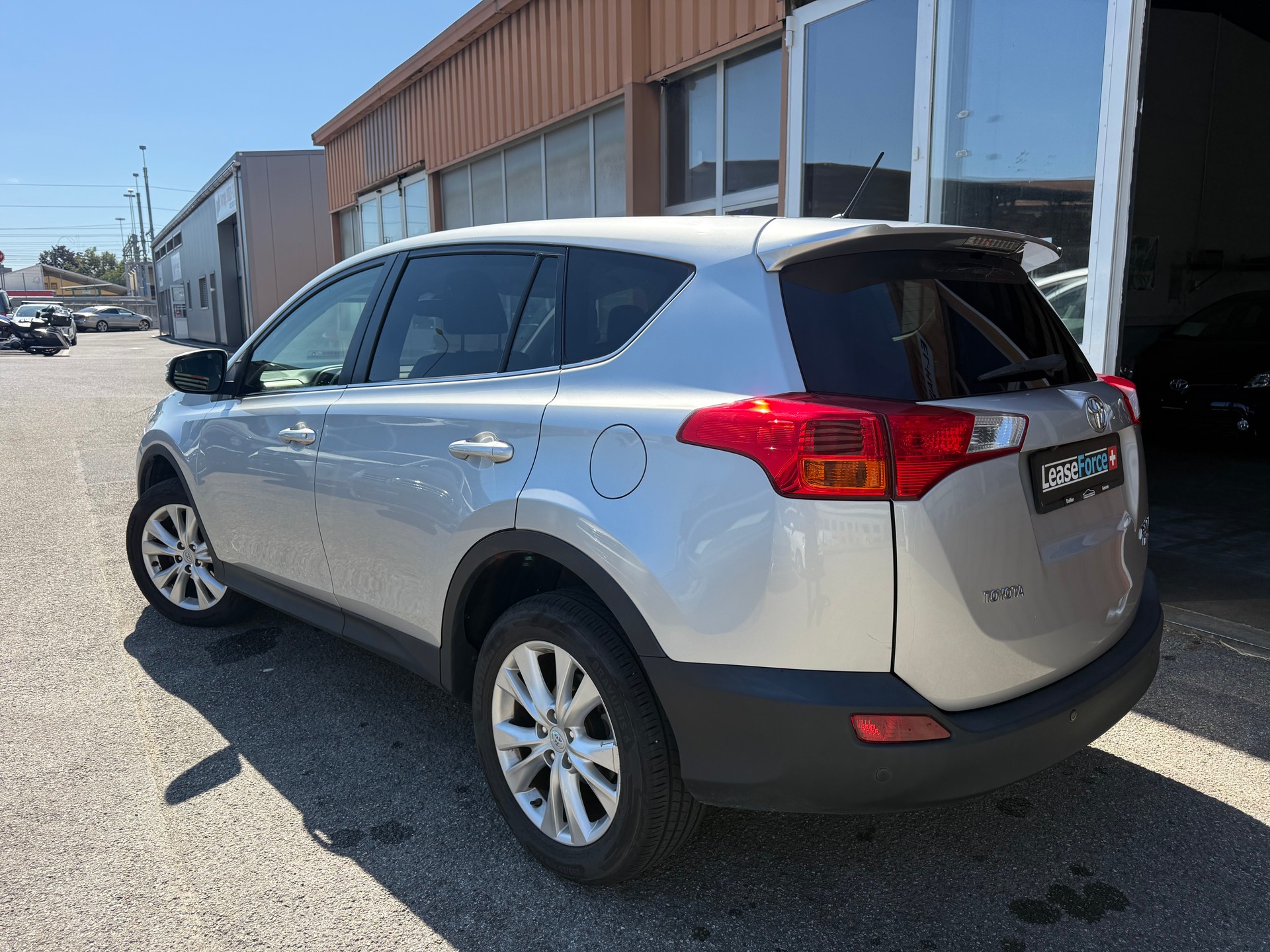 TOYOTA RAV-4 2.2D-4D Sol Premium-image-3