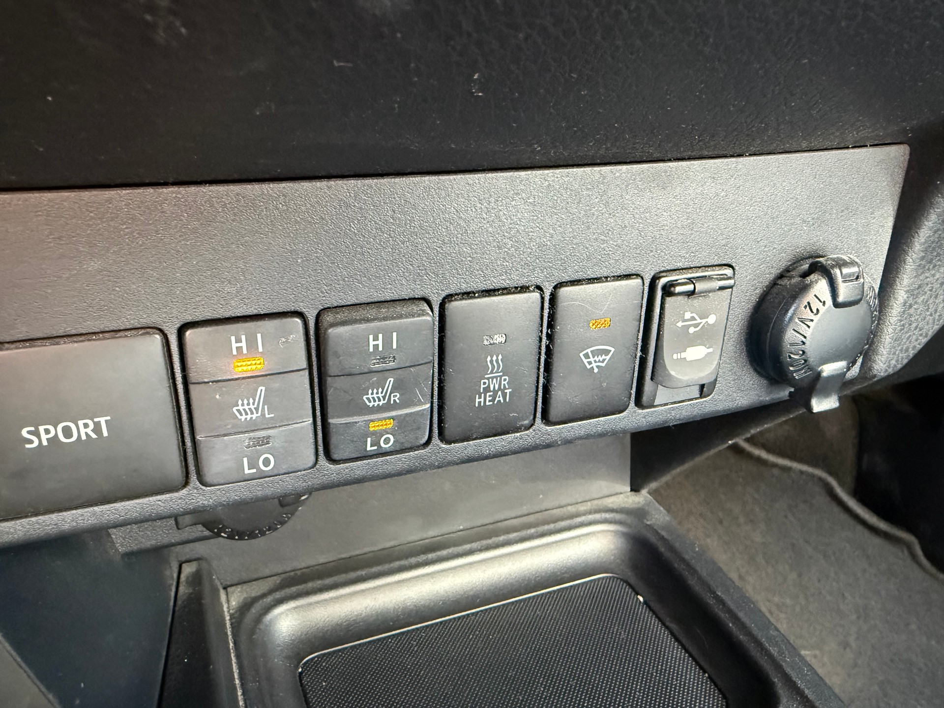 TOYOTA RAV-4 2.2D-4D Sol Premium-image-7