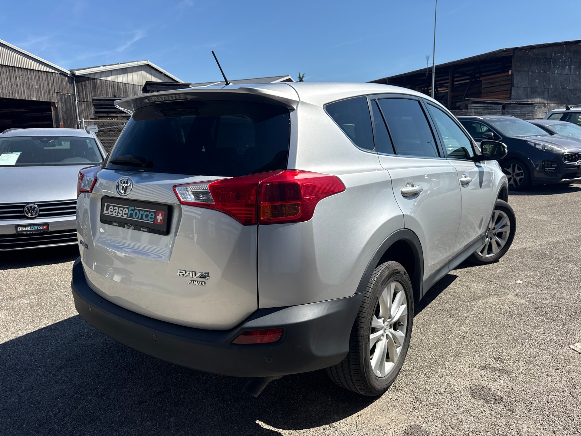 TOYOTA RAV-4 2.2D-4D Sol Premium-image-2