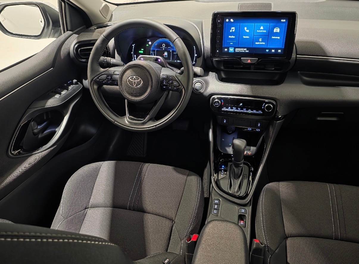 TOYOTA Yaris 1.5 VVT-i HSD CVT Teamplayer-showroom-element-2