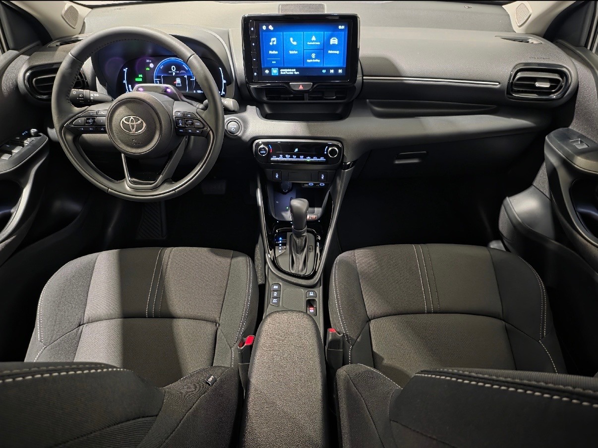 TOYOTA Yaris 1.5 VVT-i HSD CVT Teamplayer-showroom-element-1