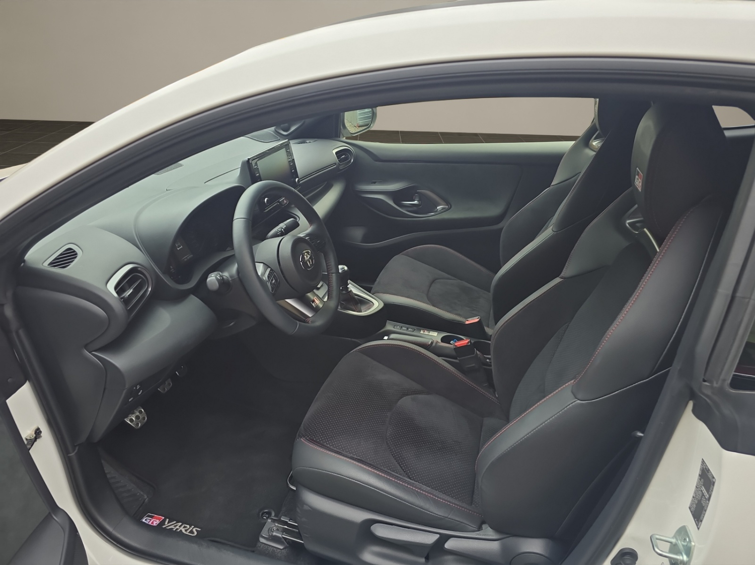 TOYOTA GR Yaris 1.6 Turbo Sport 4x4-image-8