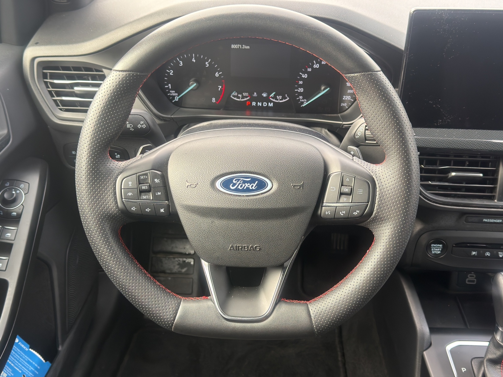 FORD Focus Station Wagon 1.0i EcoB Hybrid 155 ST-Line-image-9