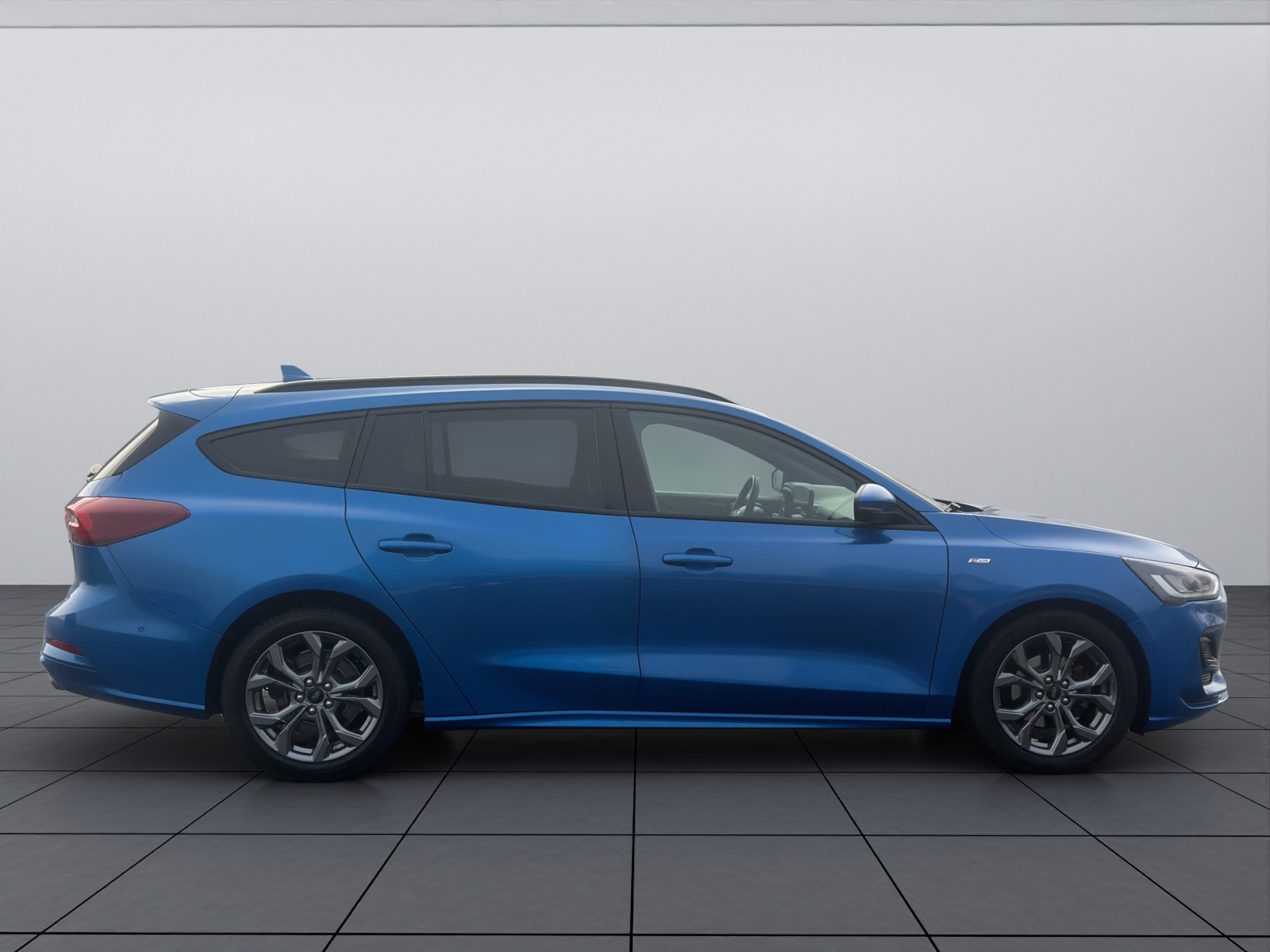 FORD Focus Station Wagon 1.0i EcoB Hybrid 155 ST-Line-image-3