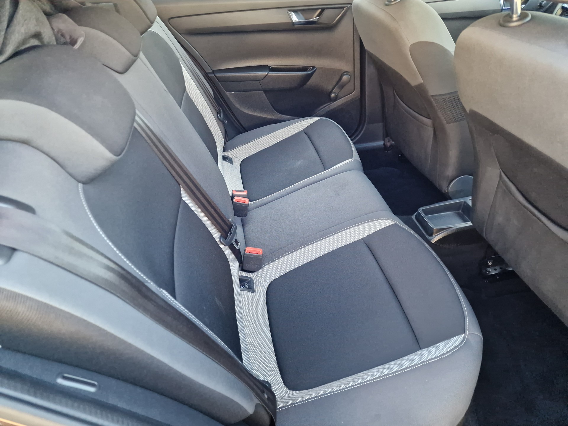SKODA Fabia 1.2 TSI Ambition-image-8
