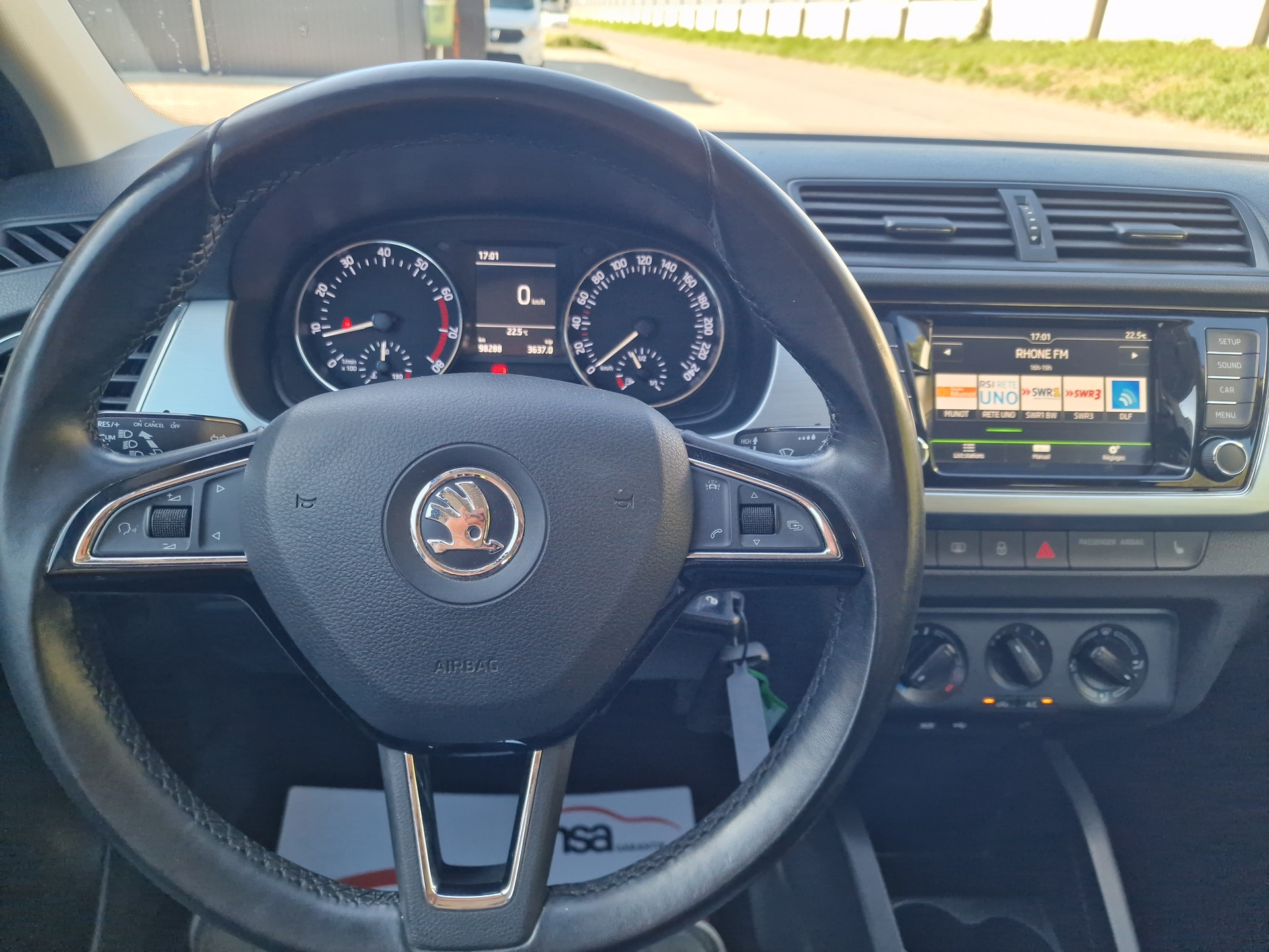 SKODA Fabia 1.2 TSI Ambition-image-9